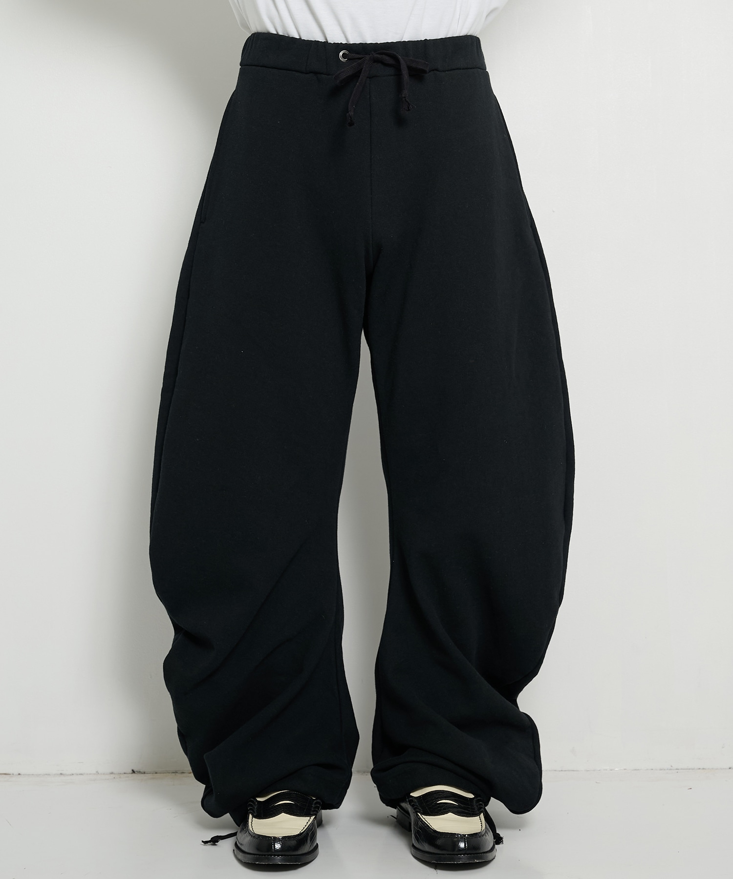 Twist Sweat Pants  OPPOSE DUALITY