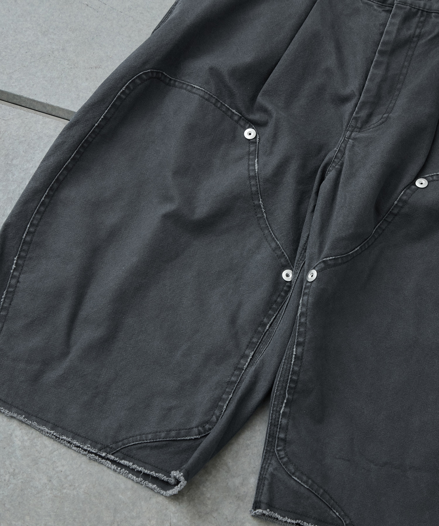 BASICKS×duck double knee curve leg shorts CONZ