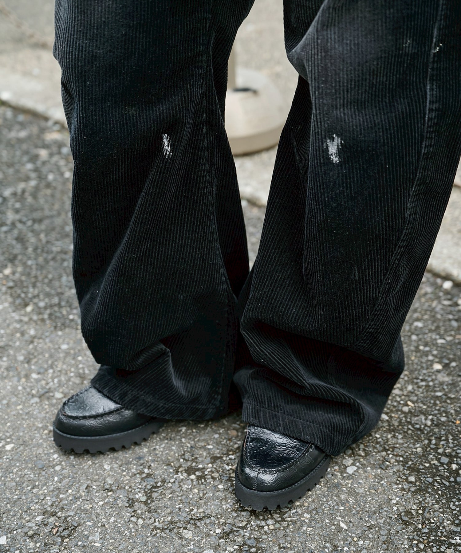 CORDUROY BLAST PAINT CURVED LEG PANTS CONZ