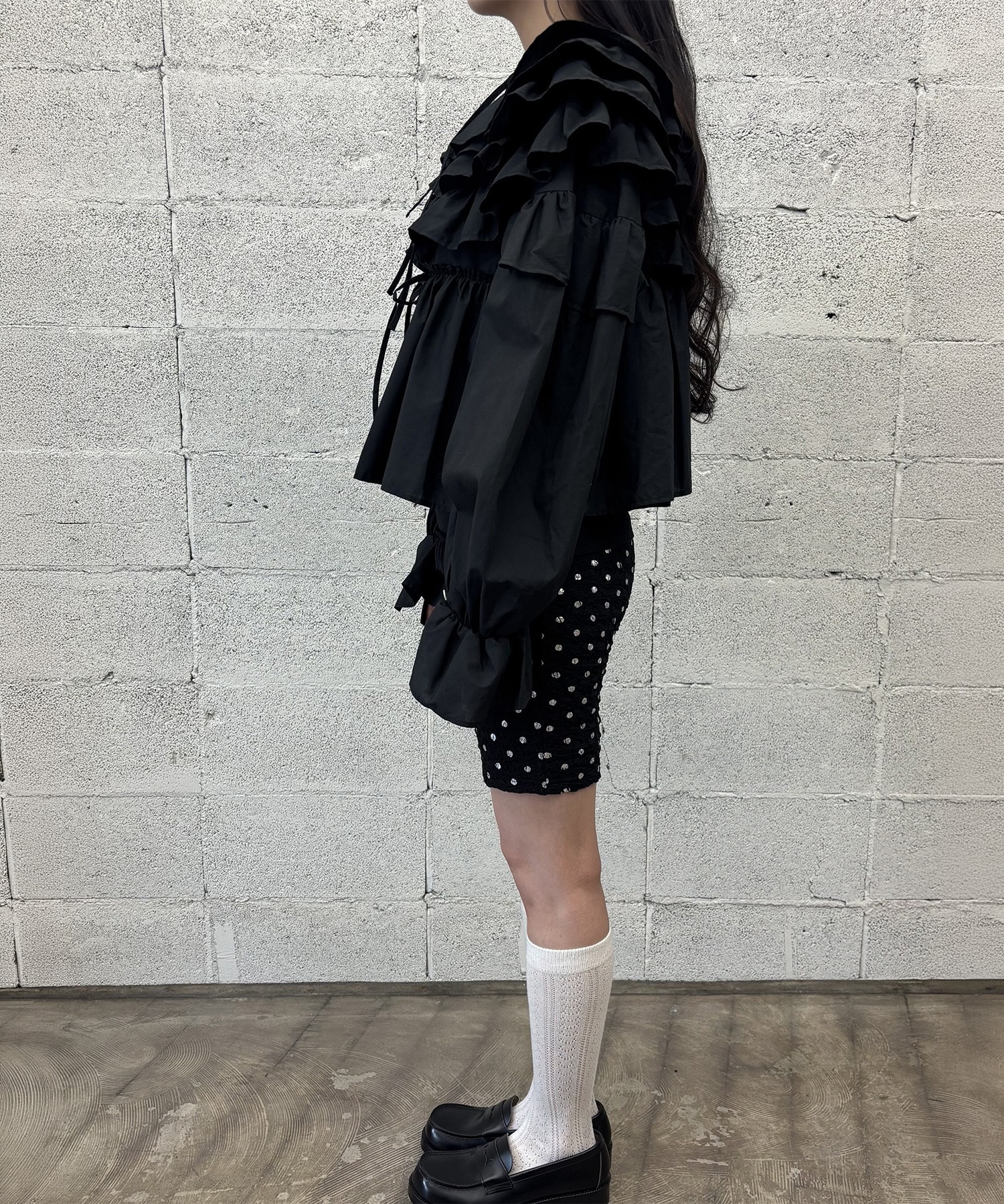 Frilled volume blouse naokitomizuka