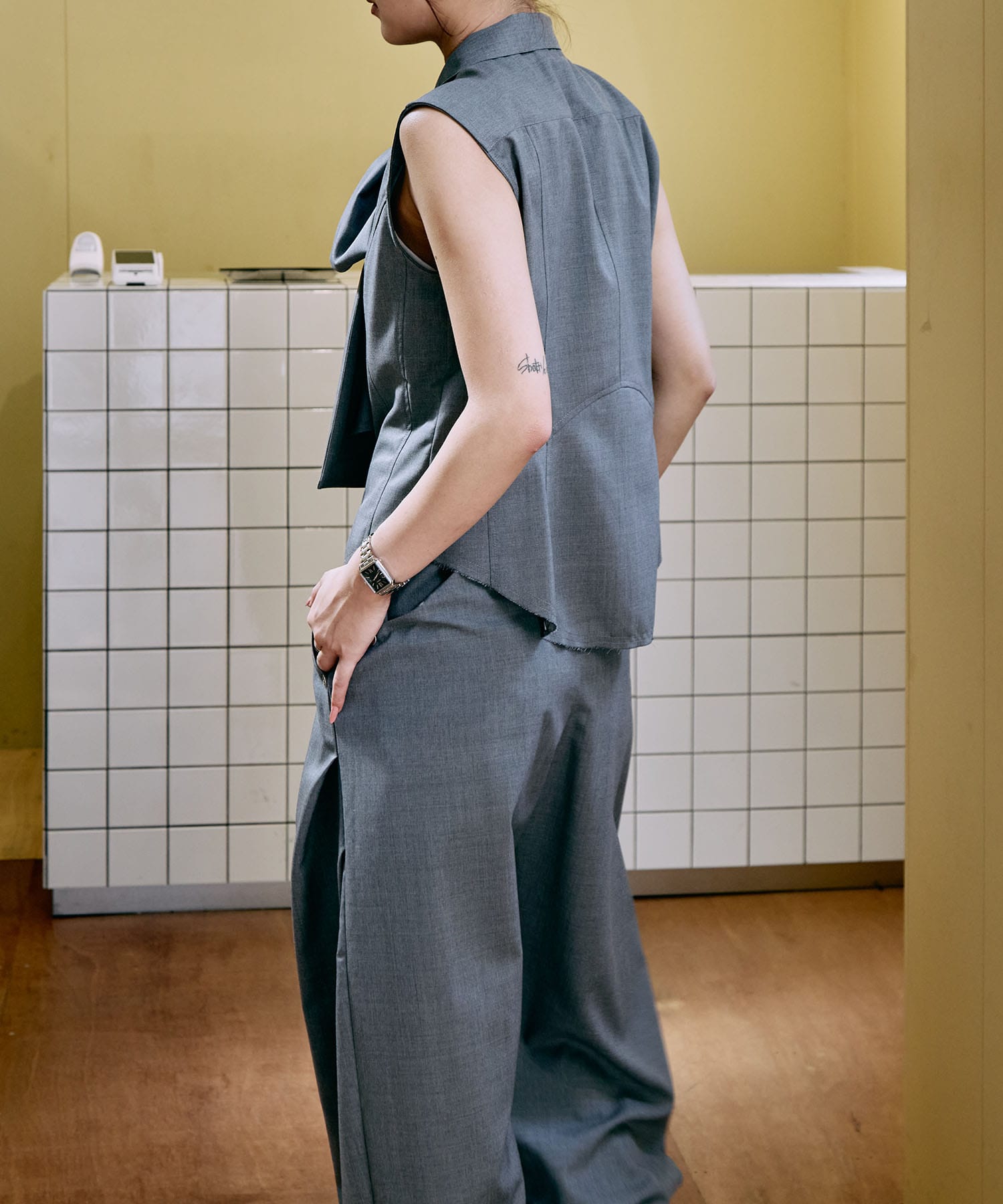 tied sleeve-less shirt CONZ