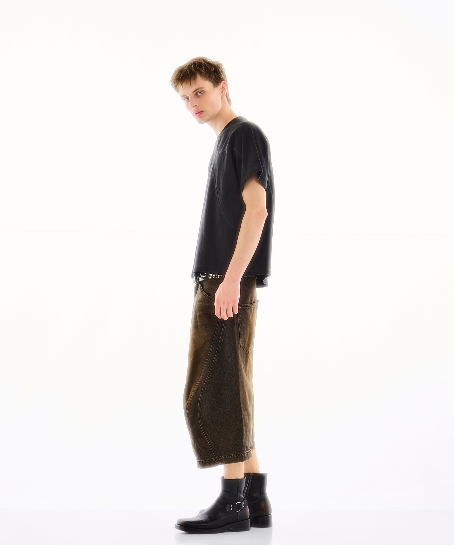 別注 3D TWISTED JORTS NVRFRGT