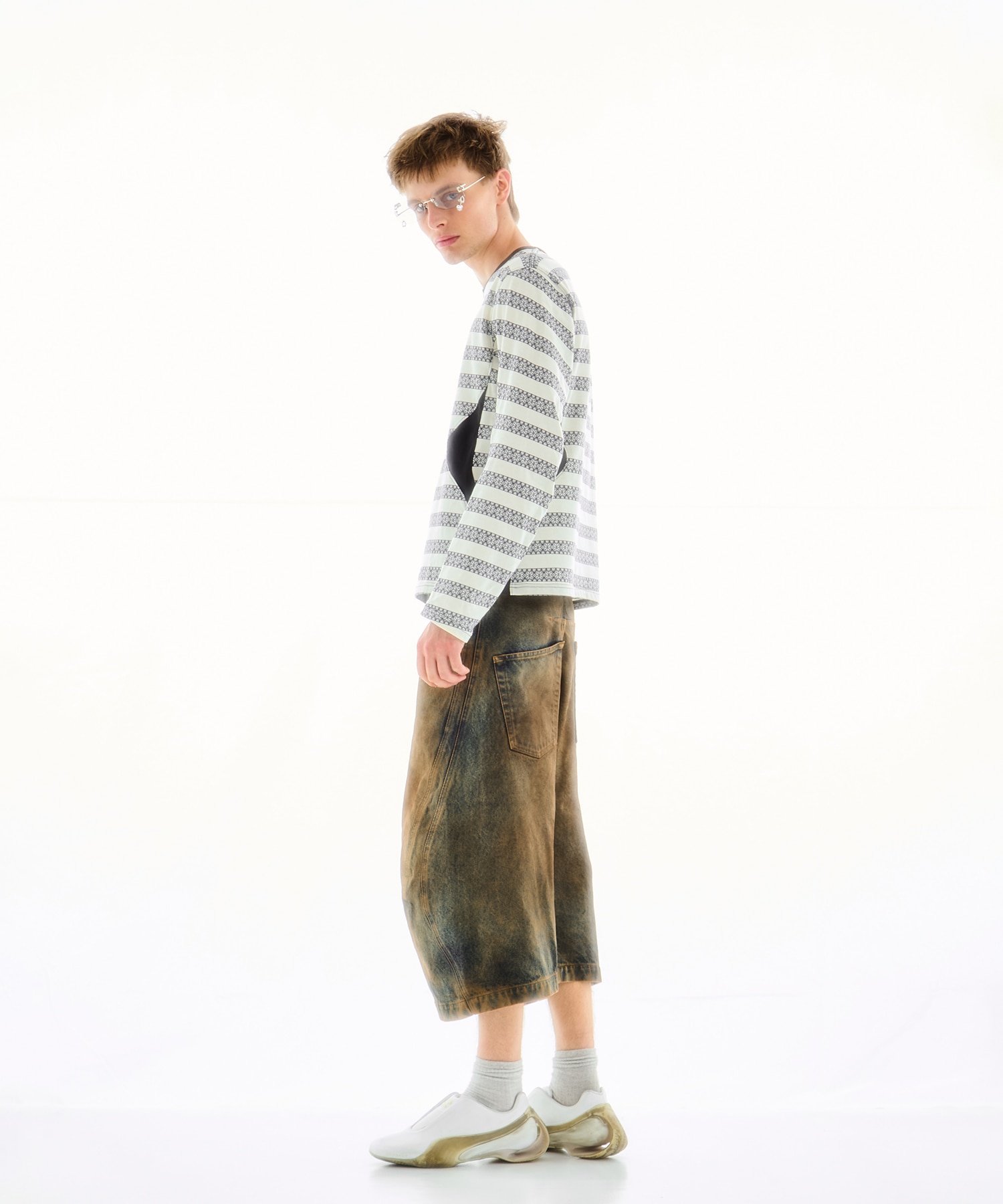 別注 3D TWISTED JORTS NVRFRGT