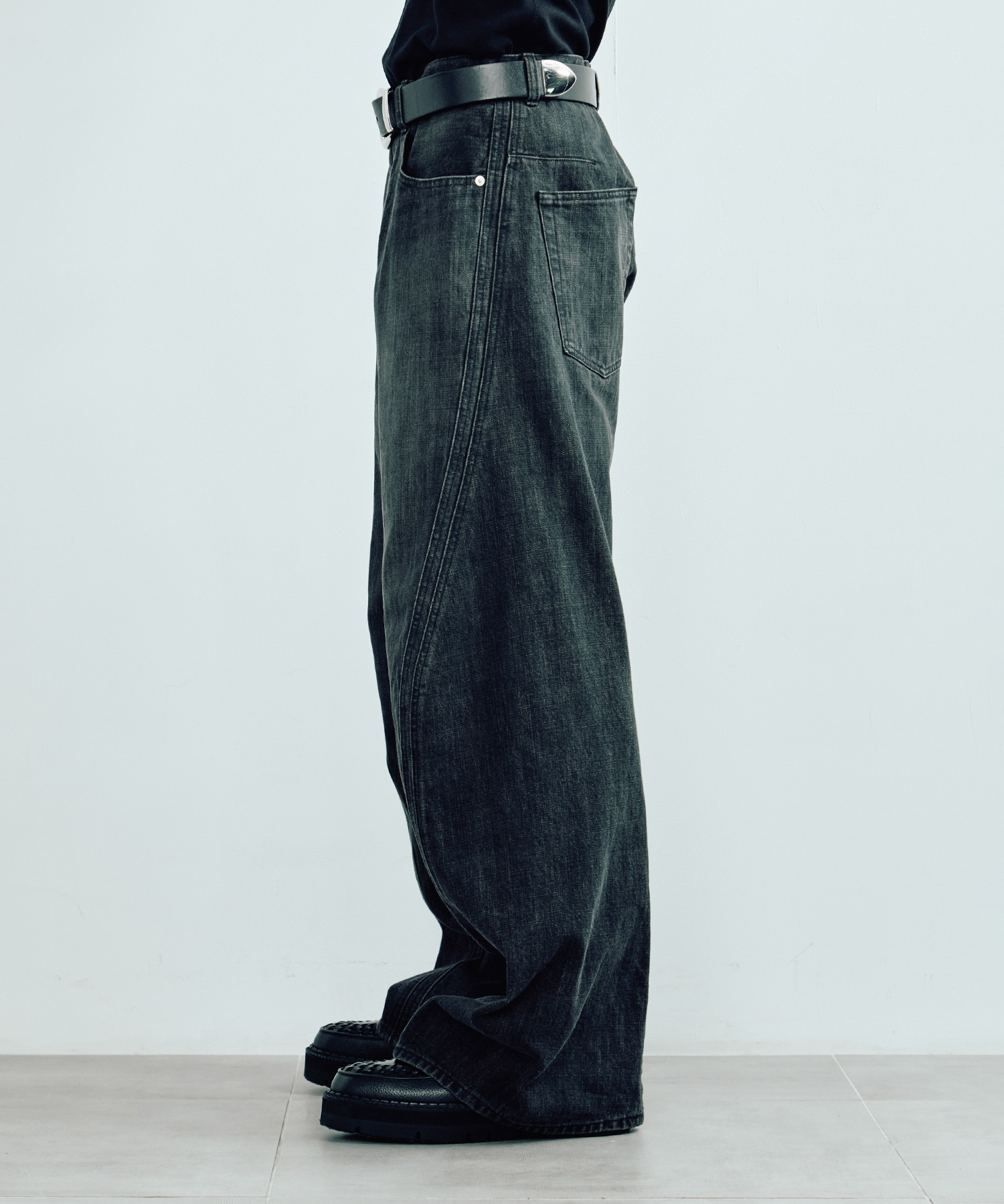 別注 3D TWISTED  WIDELEG JEANS NVRFRGT