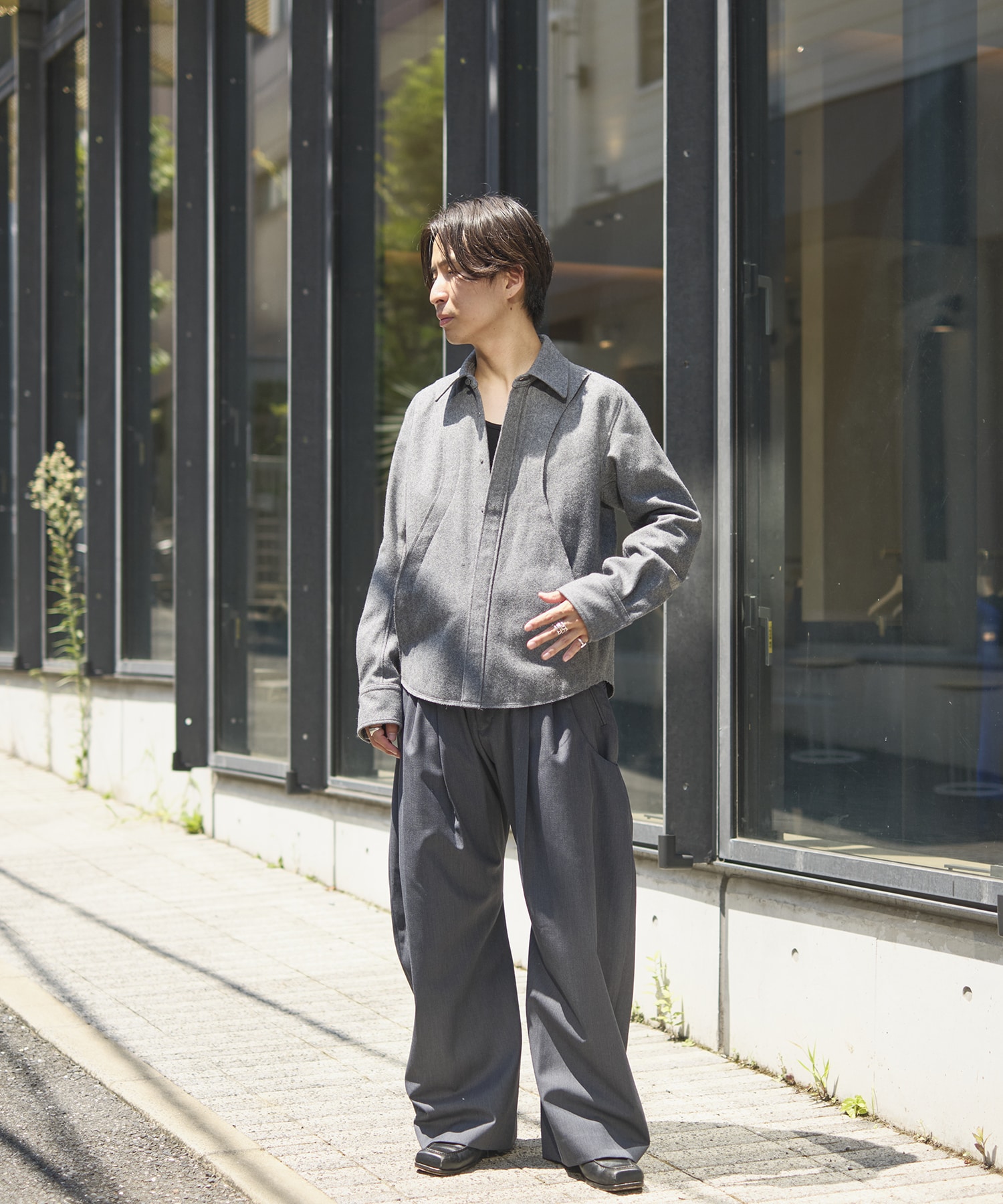 CURVED LEG UTILITY TROUSERS(2 DARK GREY): NVRFRGT: MENS｜CONZ
