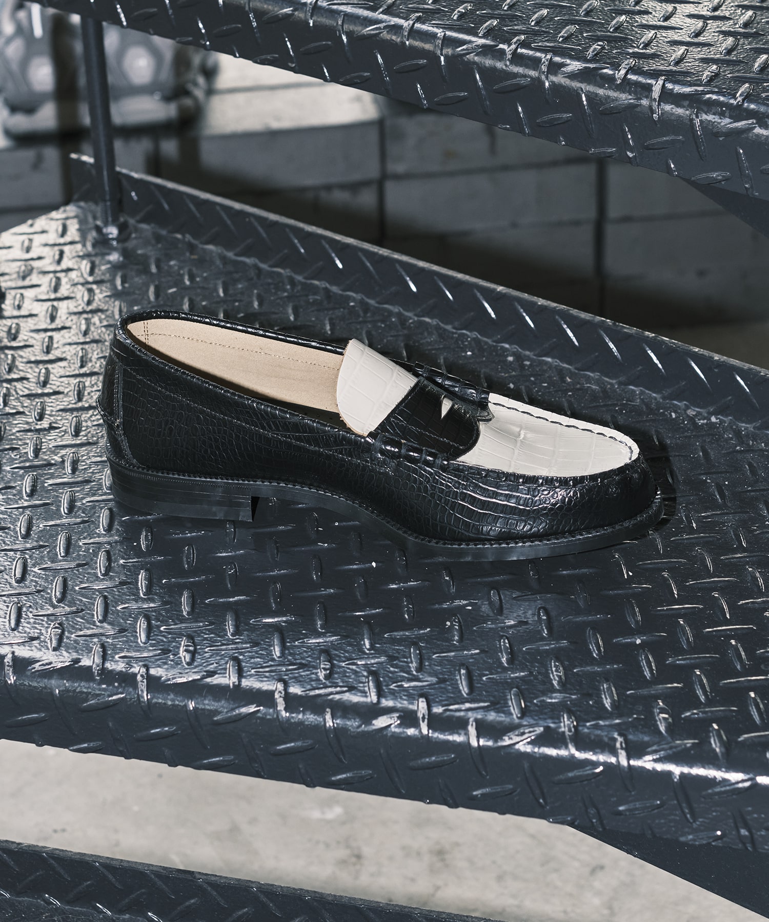 別注 EMBOSSED LOAFERS BLACK WHITE CROCODILE COMBI The Kenford FINESHOES