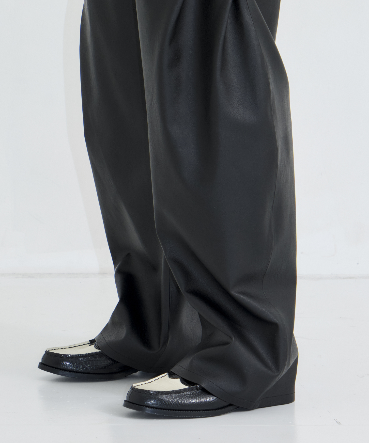 CURVED LEG TROUSERS FAUX LEATHER CONZ