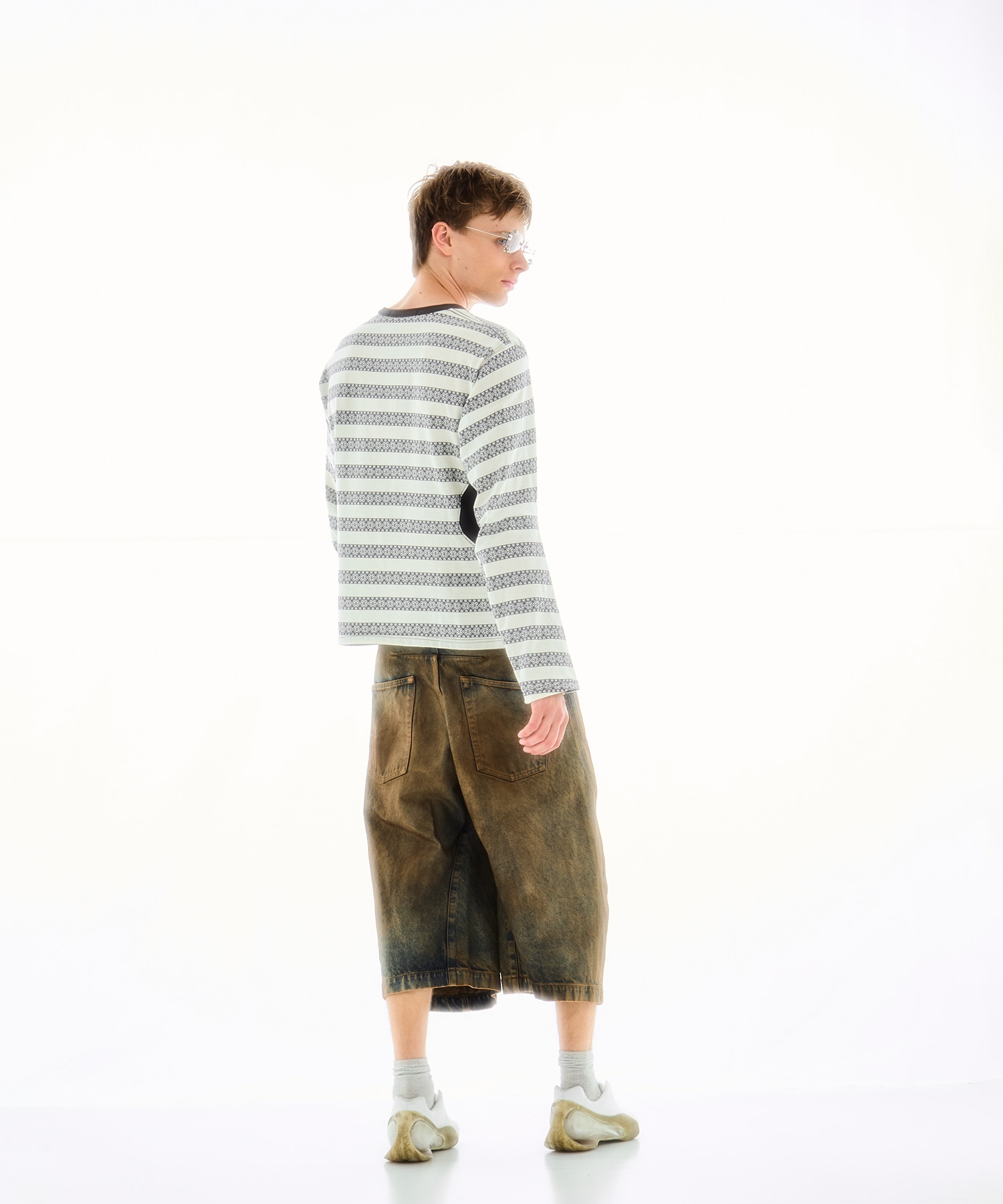 別注 3D TWISTED JORTS NVRFRGT