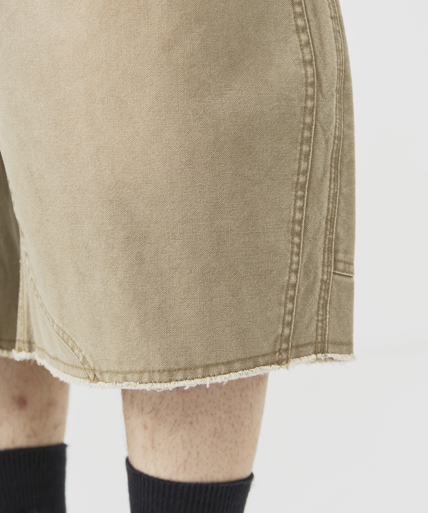 DUCK DOUBLE KNEE CURVED LEG SHORTS CONZ