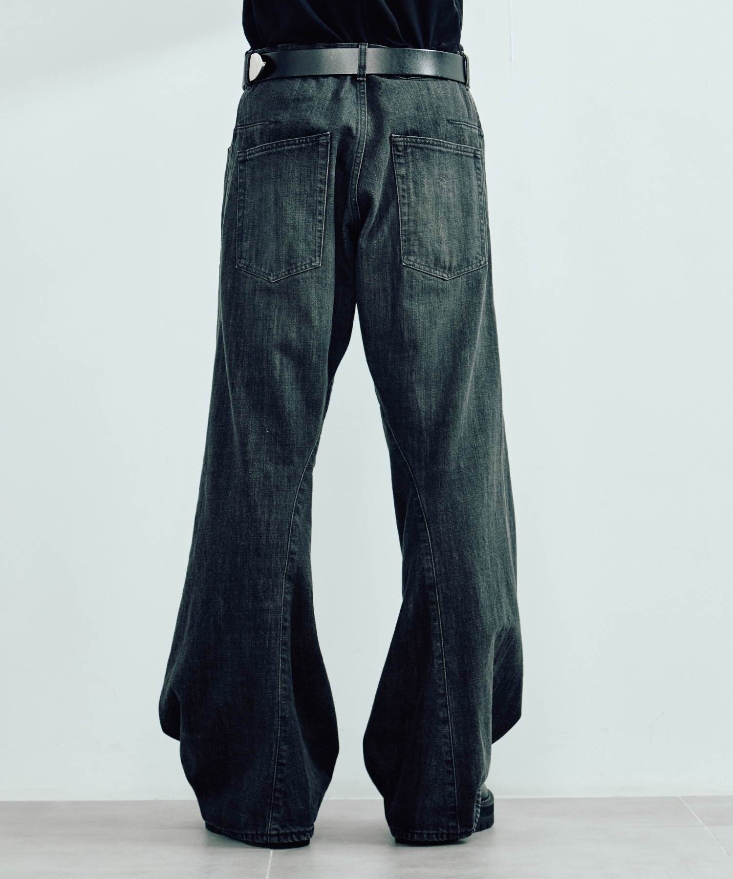別注 3D TWISTED  WIDELEG JEANS NVRFRGT