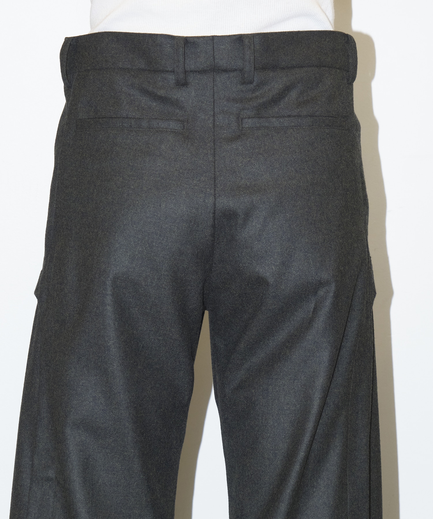 BRAID CUTTING TUCK PANTS STEAF