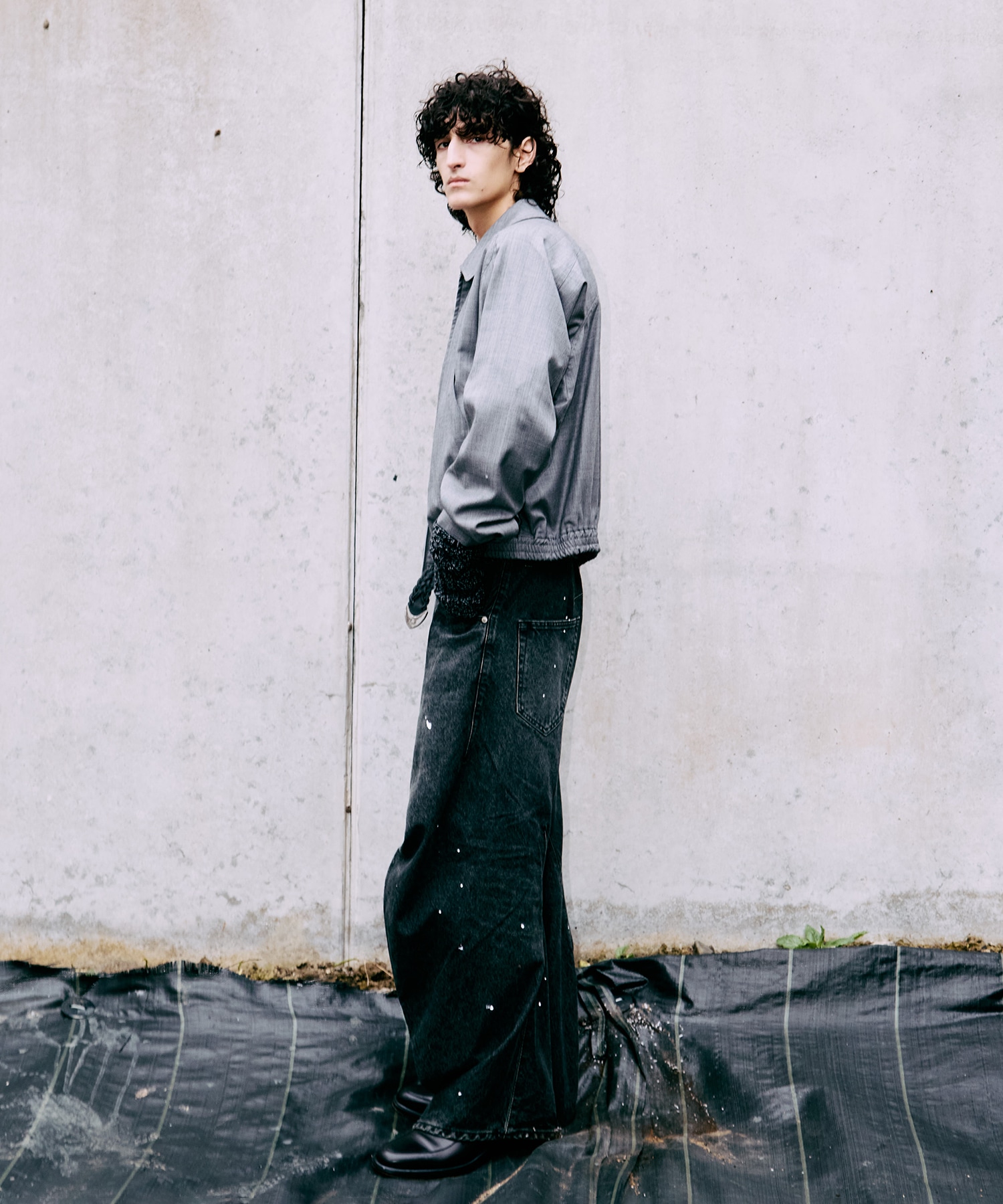 別注 TWISTED CURVED LEG JEANS NVRFRGT