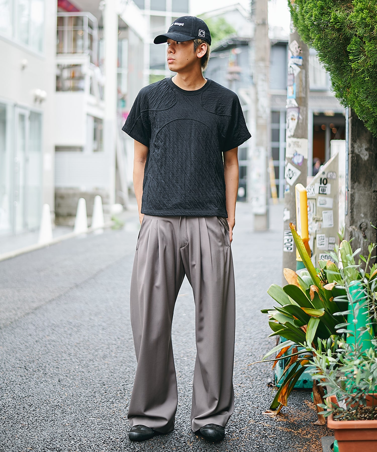 別注 2TUCKED CURVED LEG TROUSERS NVRFRGT