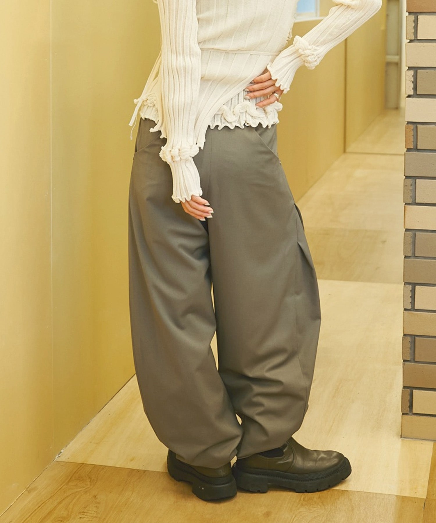 CURVE LEG TROUSERS CONZ