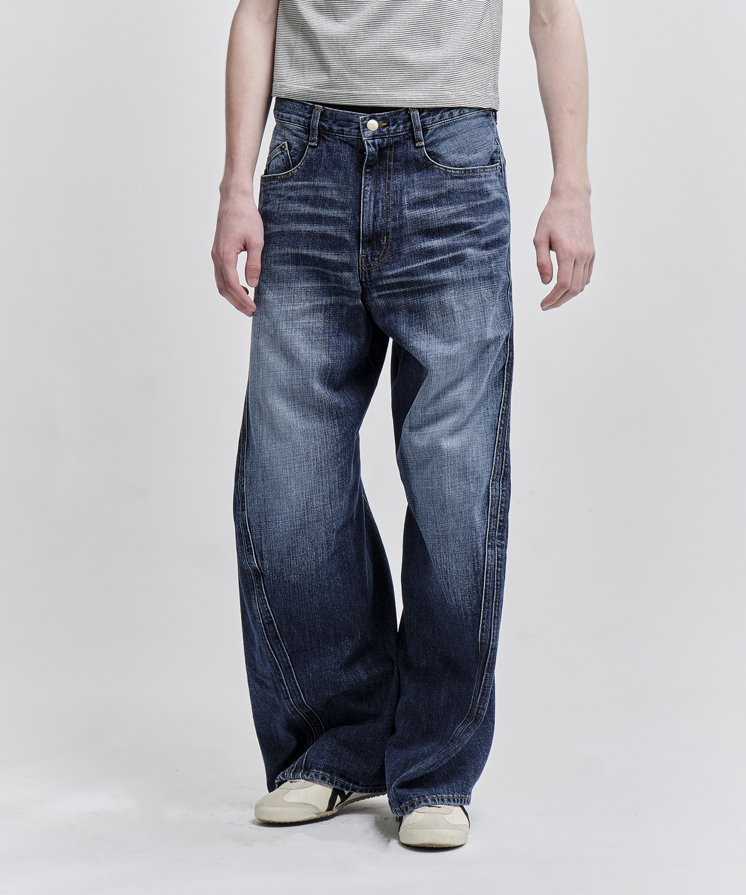 別注 3D TWISTED WIDE LEG FADED JEANS