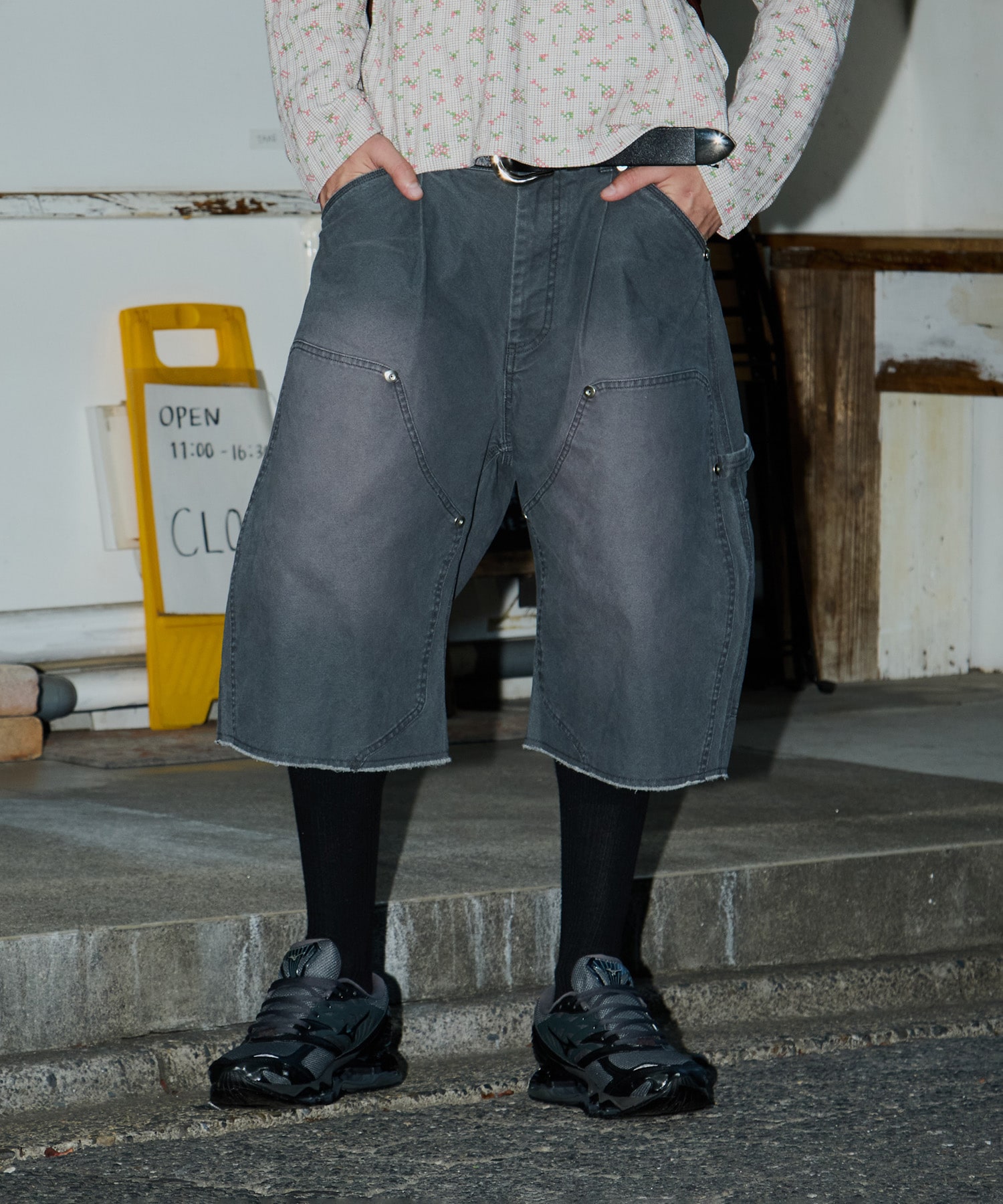 DUCK DOUBLE KNEE CURVED LEG SHORTS