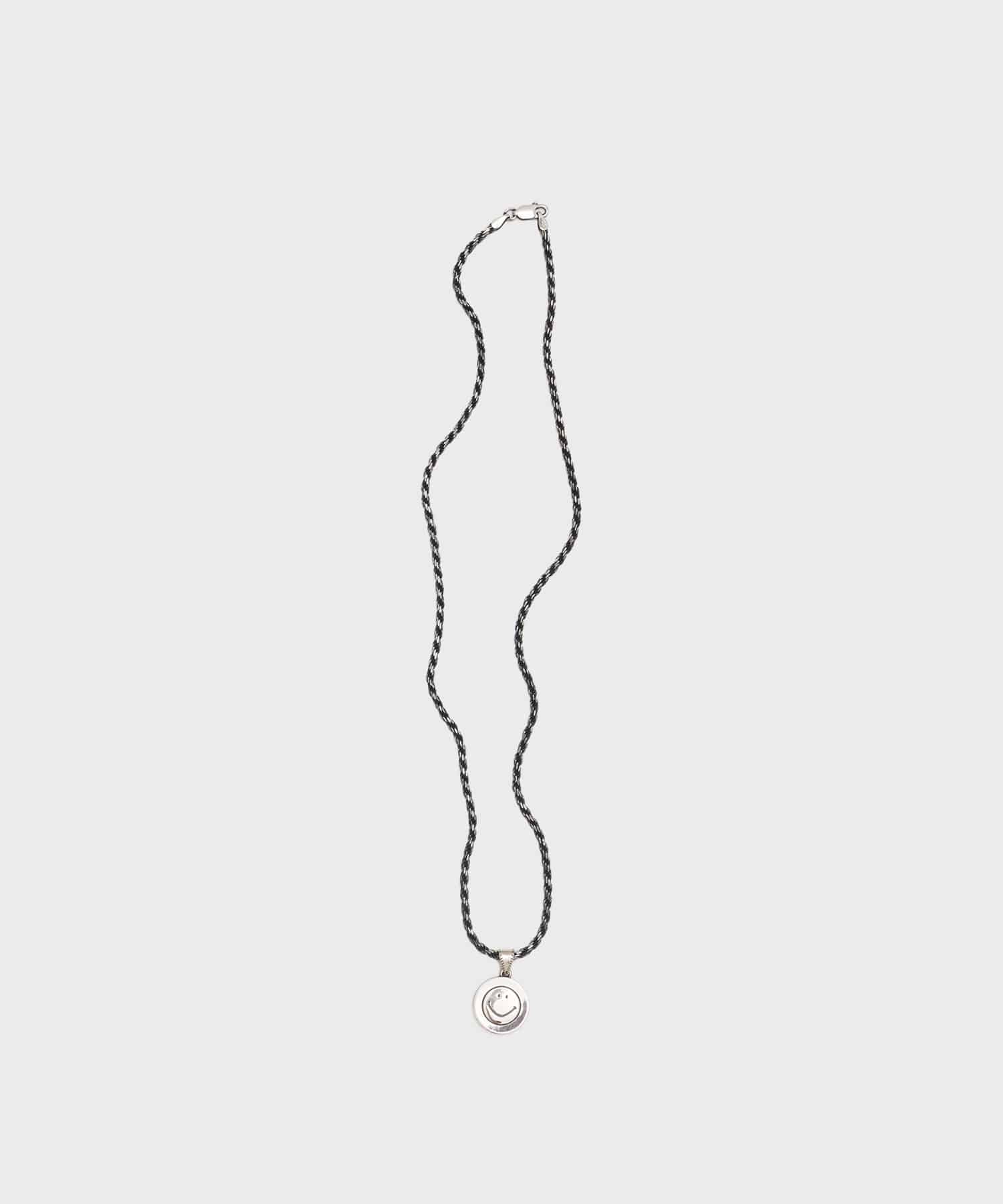 SMILE NECKLESS