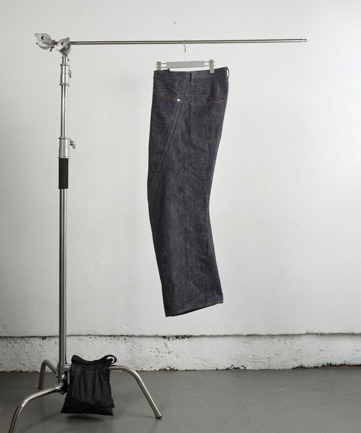 3D TWISTED WIDE LEG JEANS