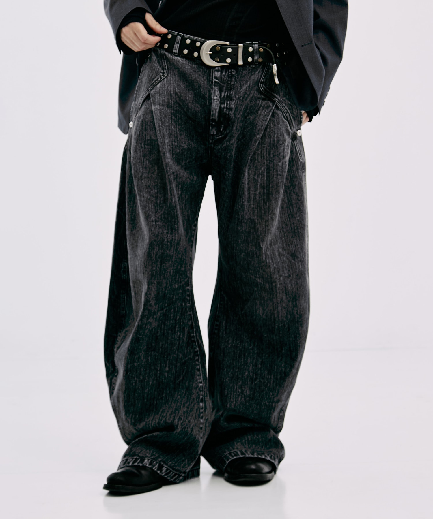 COLOR DYED SLAB CRVED DENIM