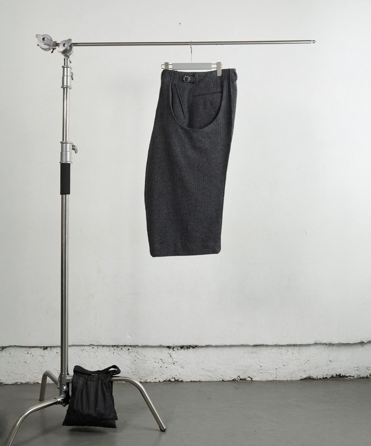 S CURVED UTILITY CAPRI TROUSERS