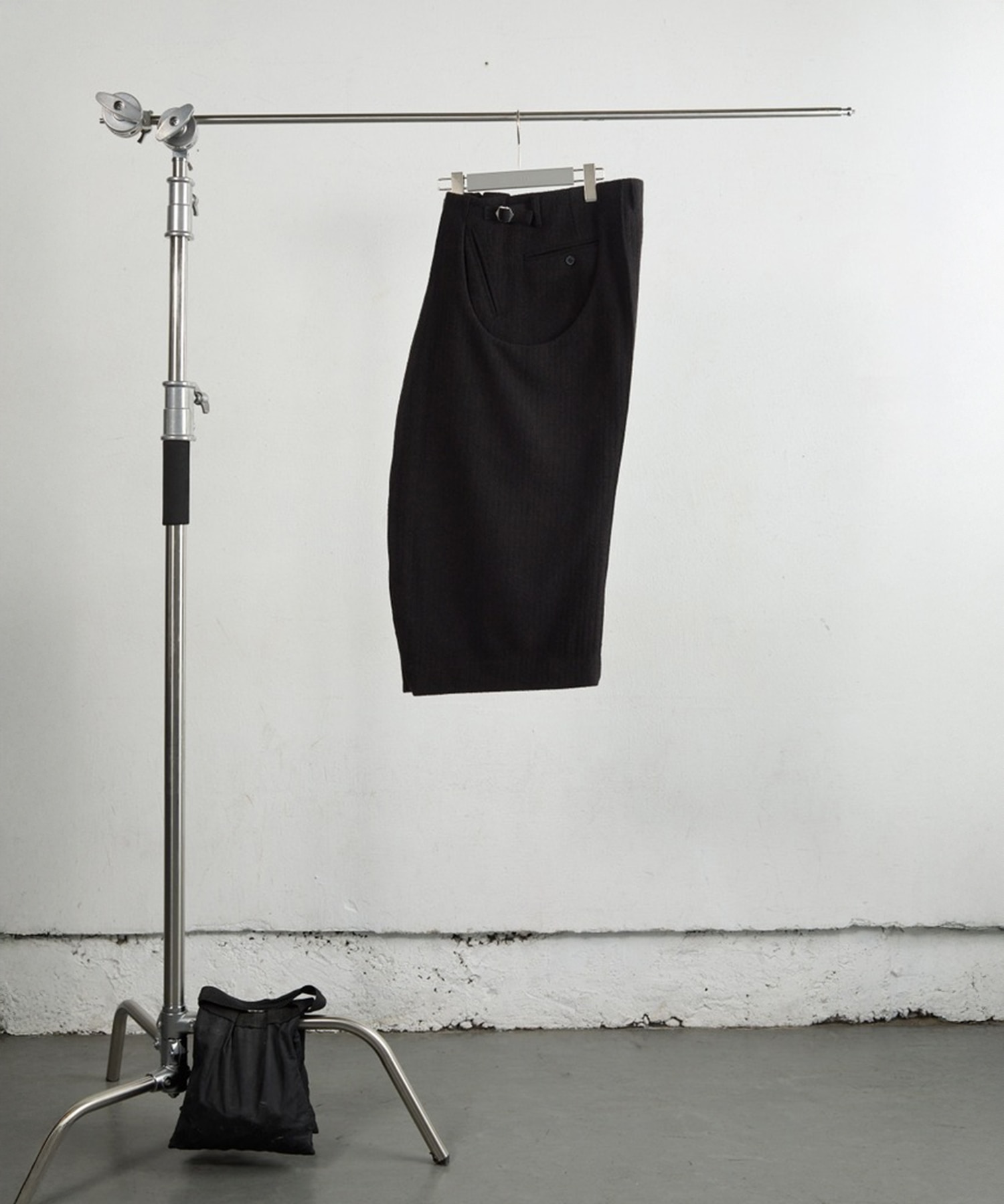 S CURVED UTILITY CAPRI TROUSERS