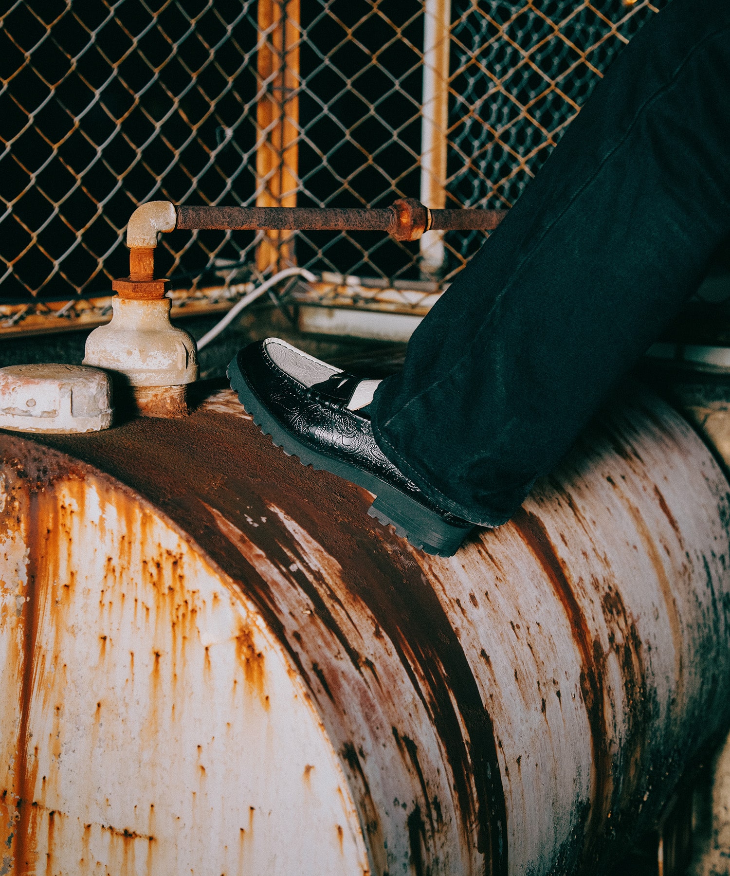 TANK SOLE LOAFERS BLK WHT PAISLEY