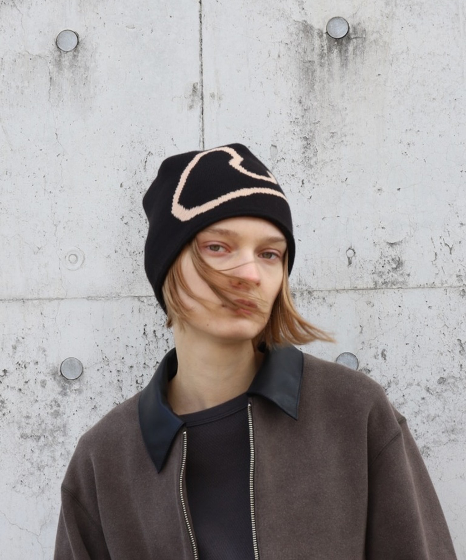 J LOGO KNIT CAP