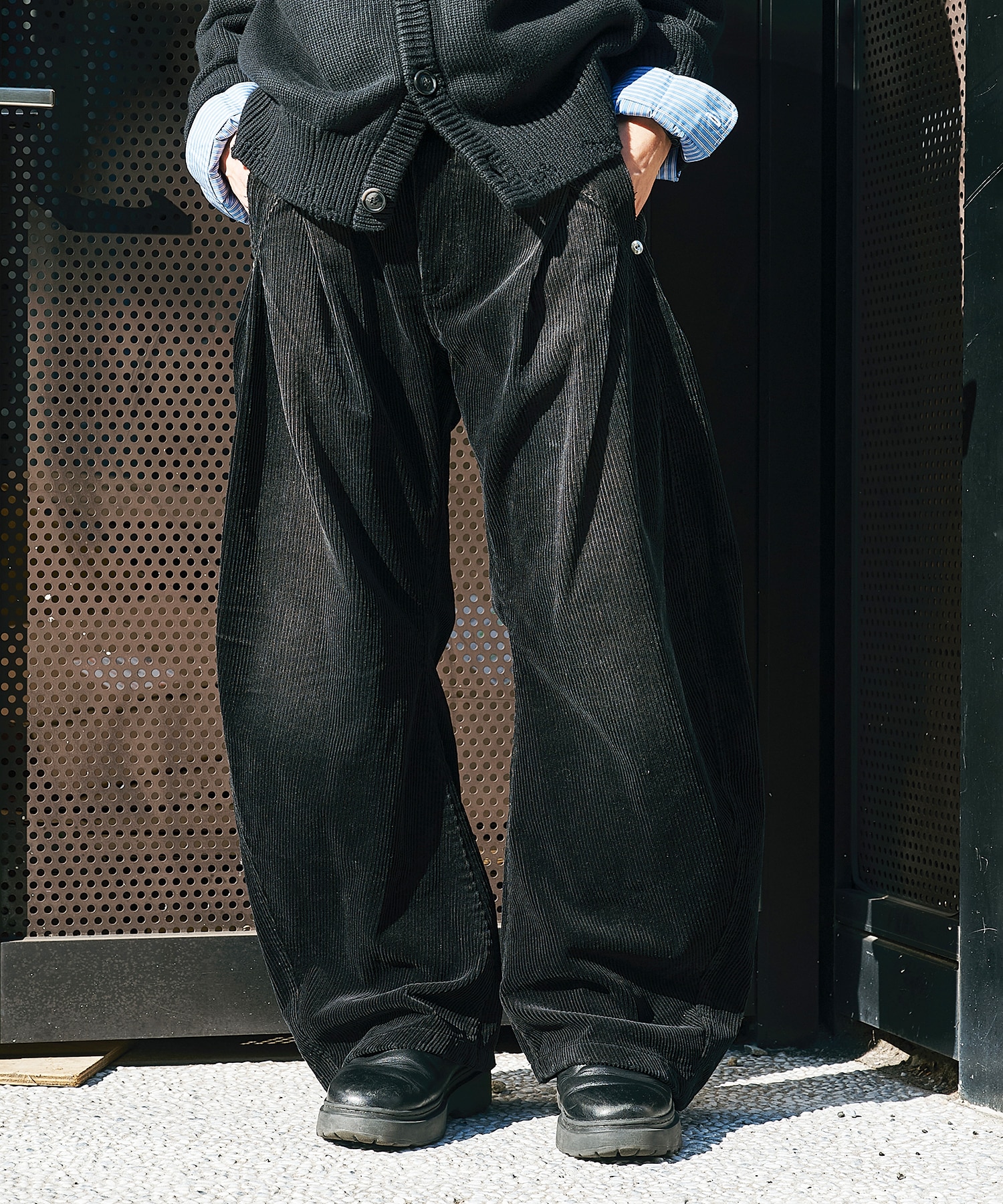 CORDUROY CURVED LEG PANTS