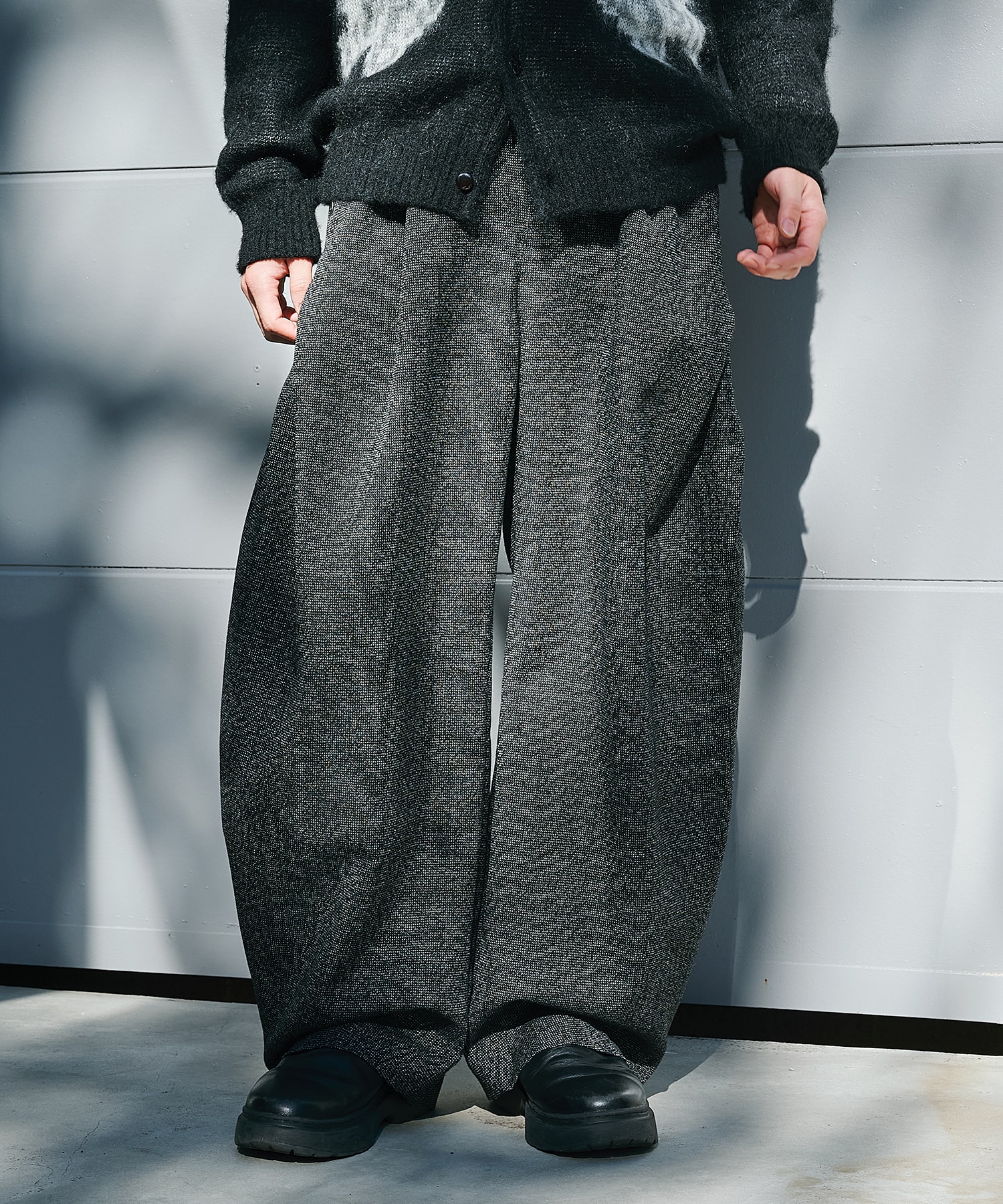 CURVE LEG TROUSERS TWEED