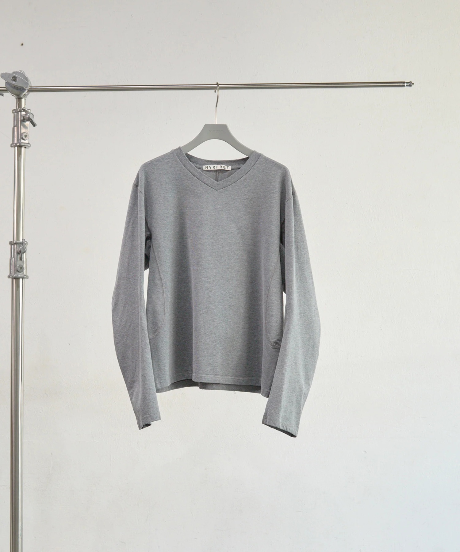 PANELLED V-NECK LONG SLEEVE T-SHIRT