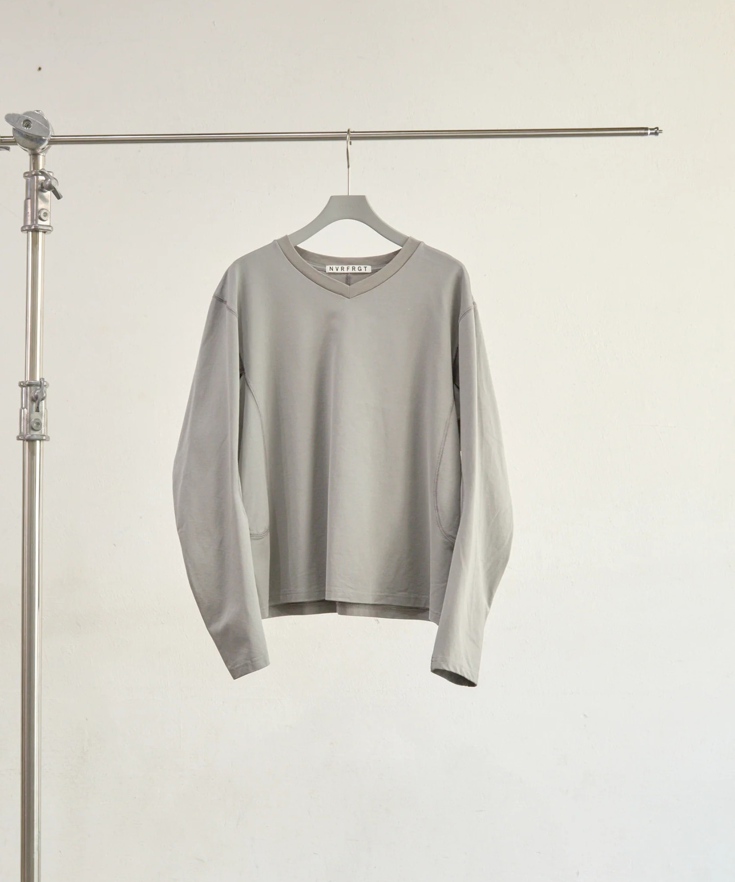 PANELLED V-NECK LONG SLEEVE T-SHIRT