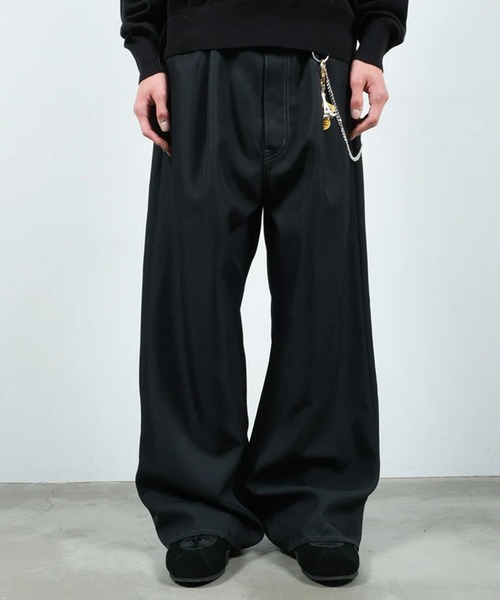 WIDE ONE TUCK STRAIGHT PANTS
