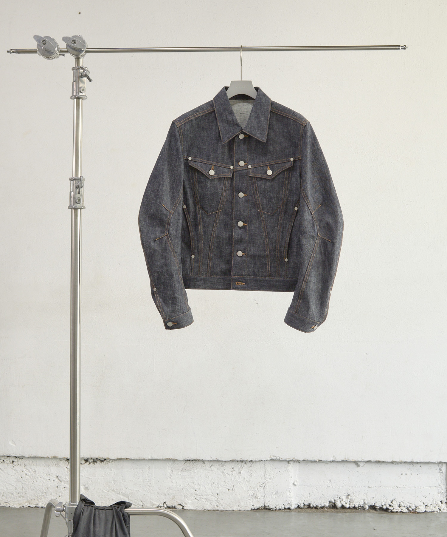 DENIM TRUCKER JACKET