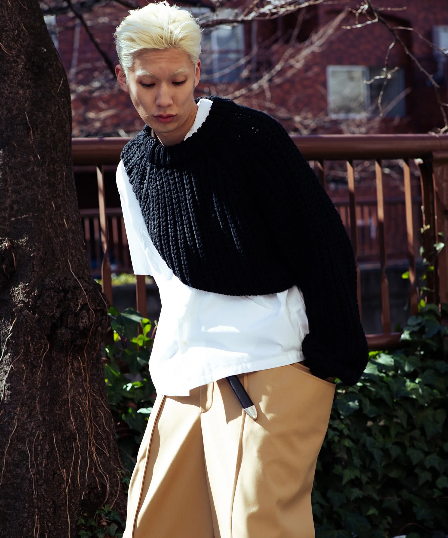 SHOULDER KNIT SWEATER