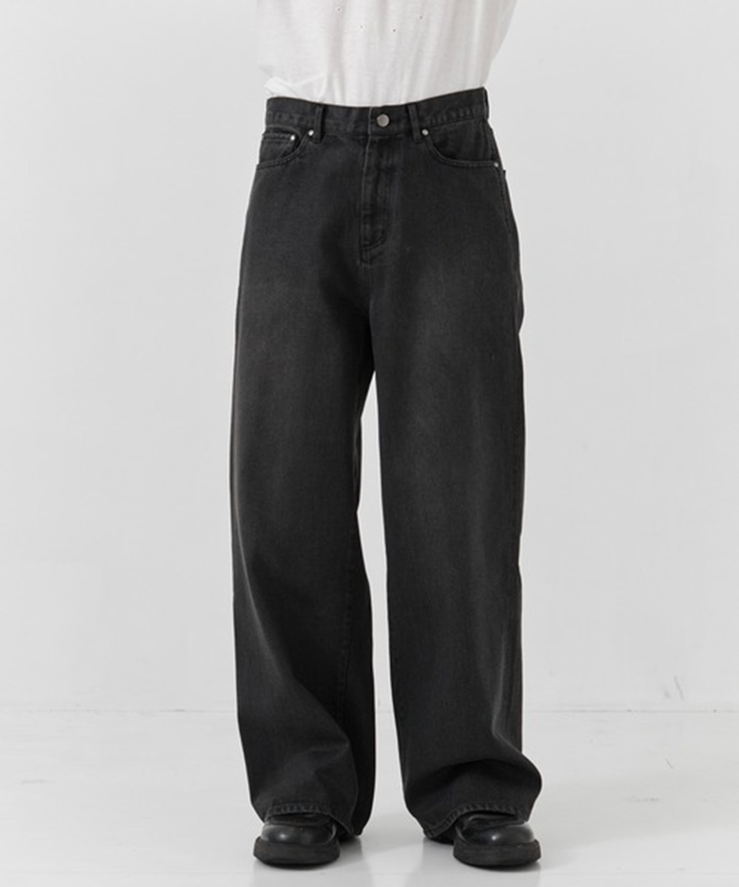 coating loose fit jeans  brown over die