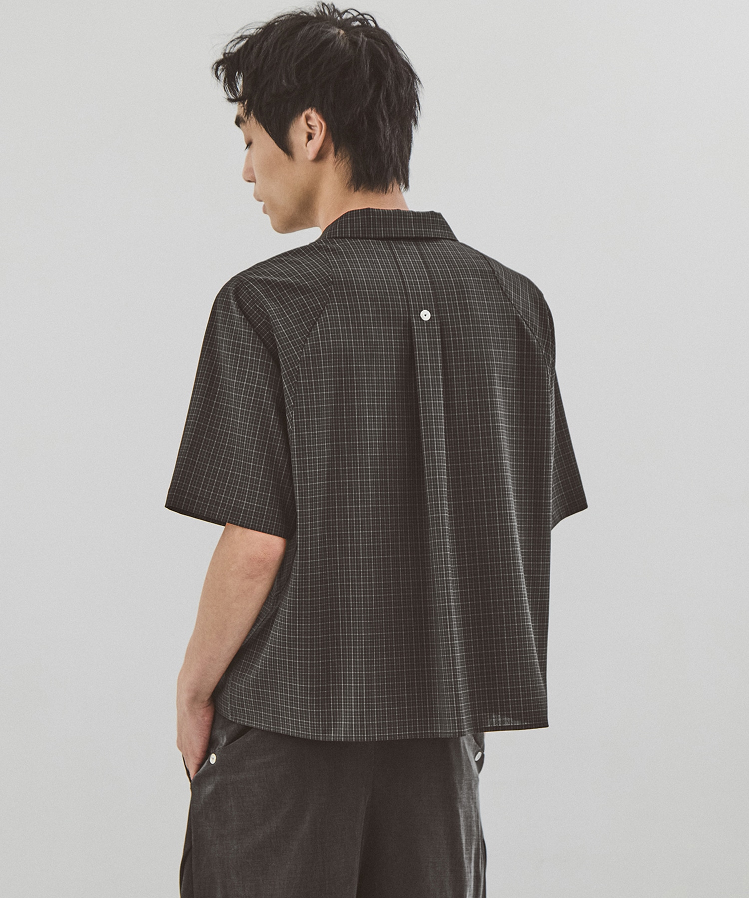 cropped open collar short sleeve shirt check