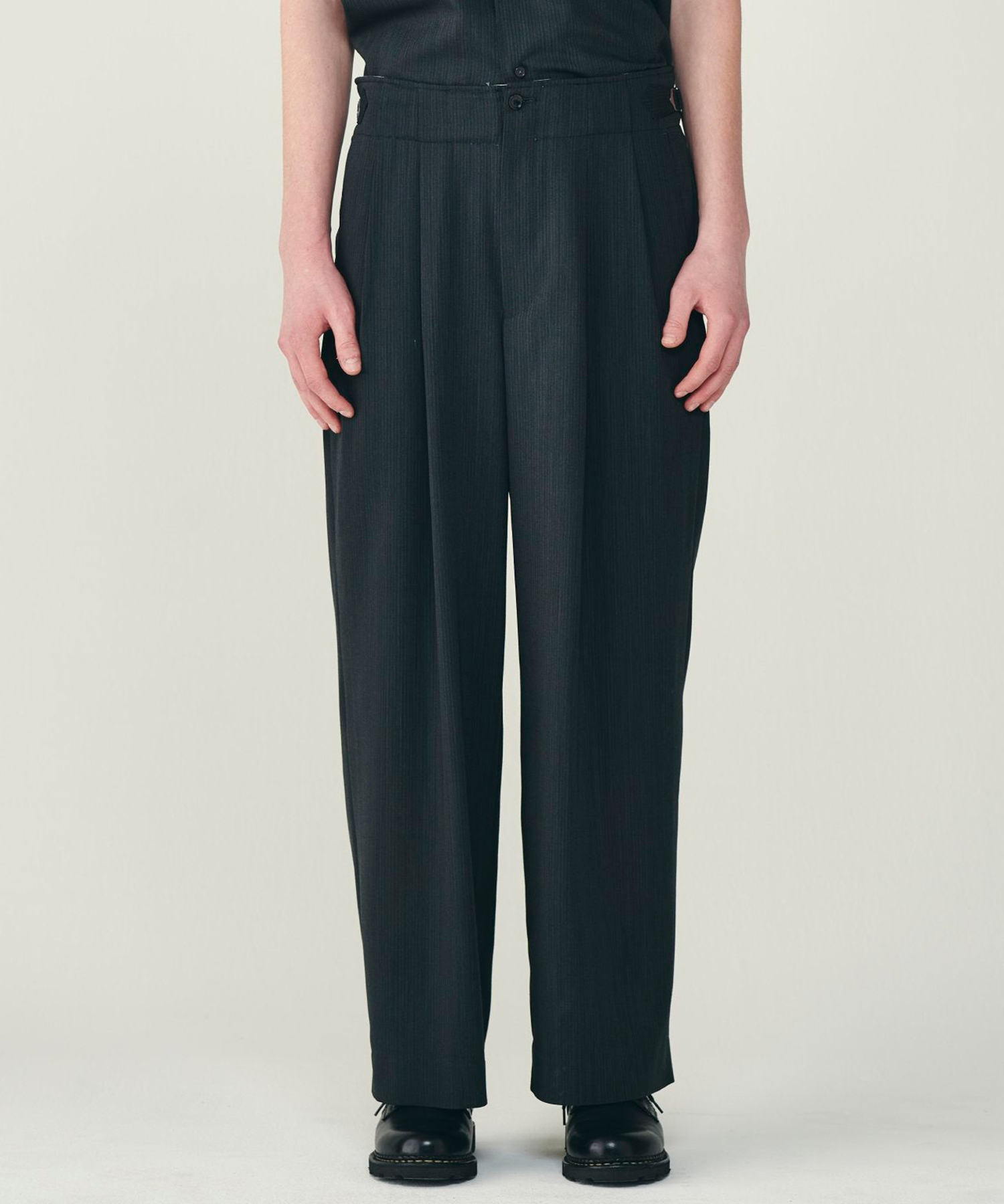 TWO TUCK MILITARY TROUSERS