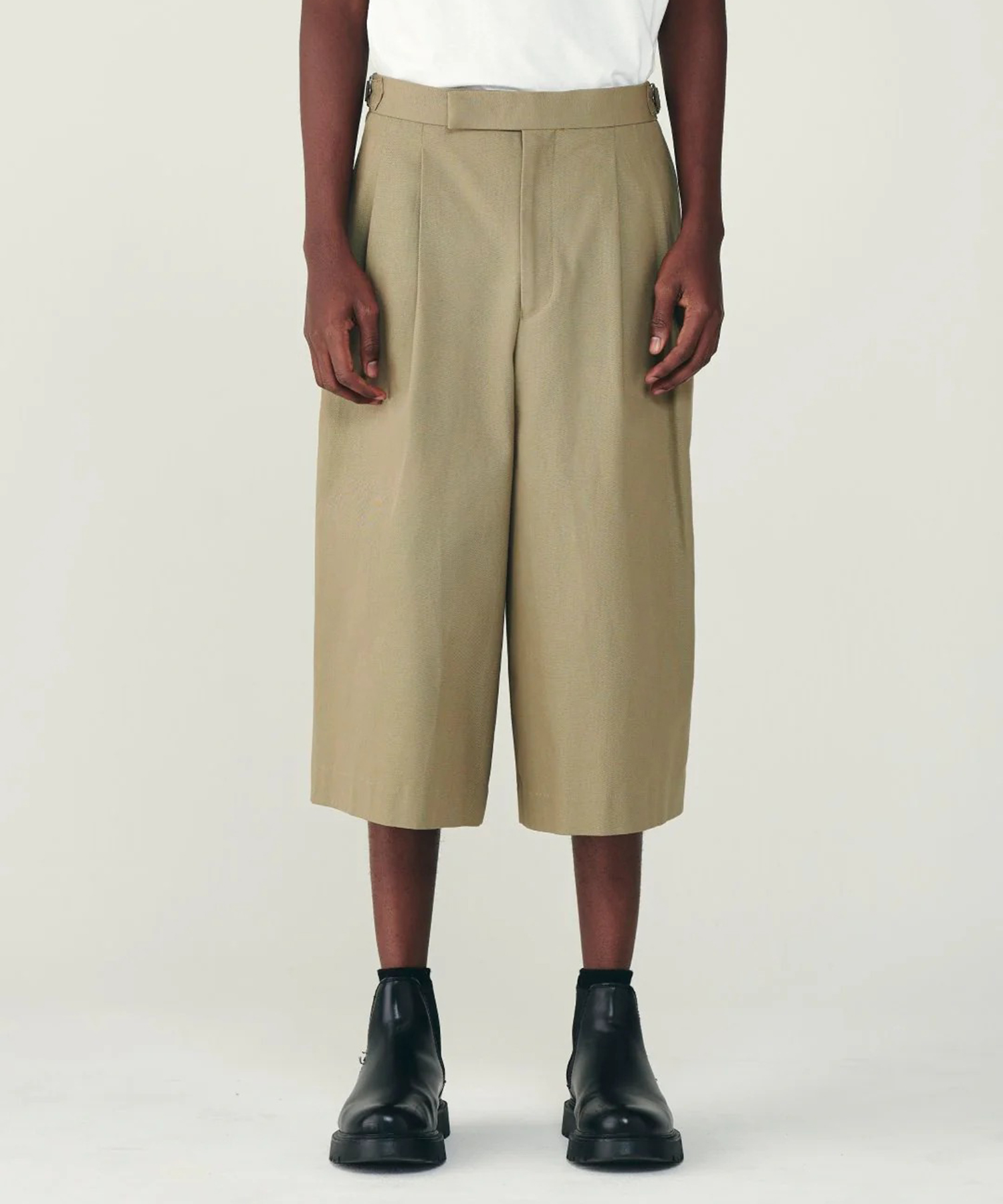 TWO TUCK CROPPED TROUSERS