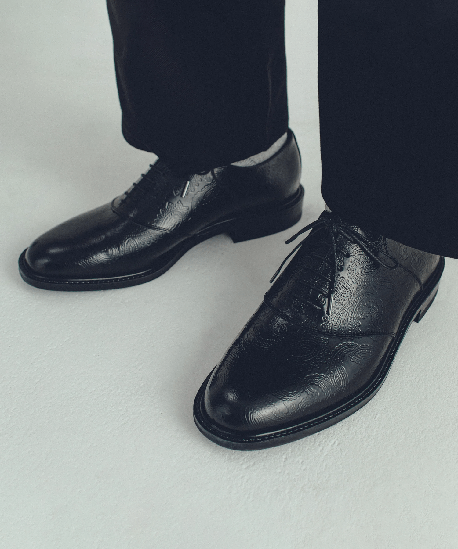 CLASSIC SADDLE　BLACK PAISLEY