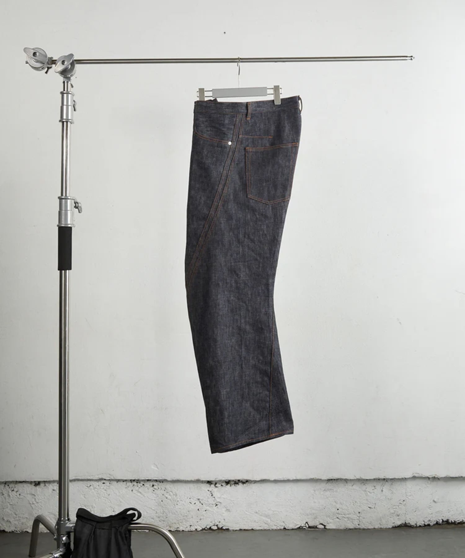 3D TWISTED WIDE LEG JEANS