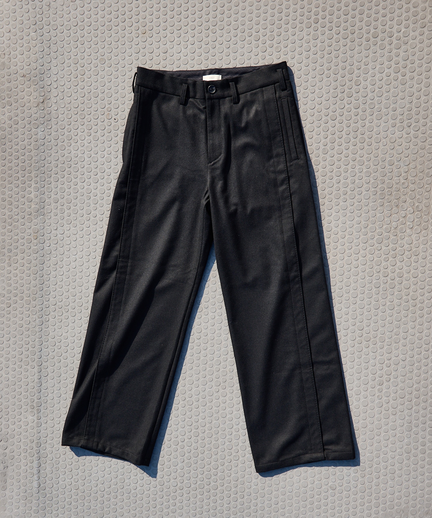 LEAVE TUCK PANTS
