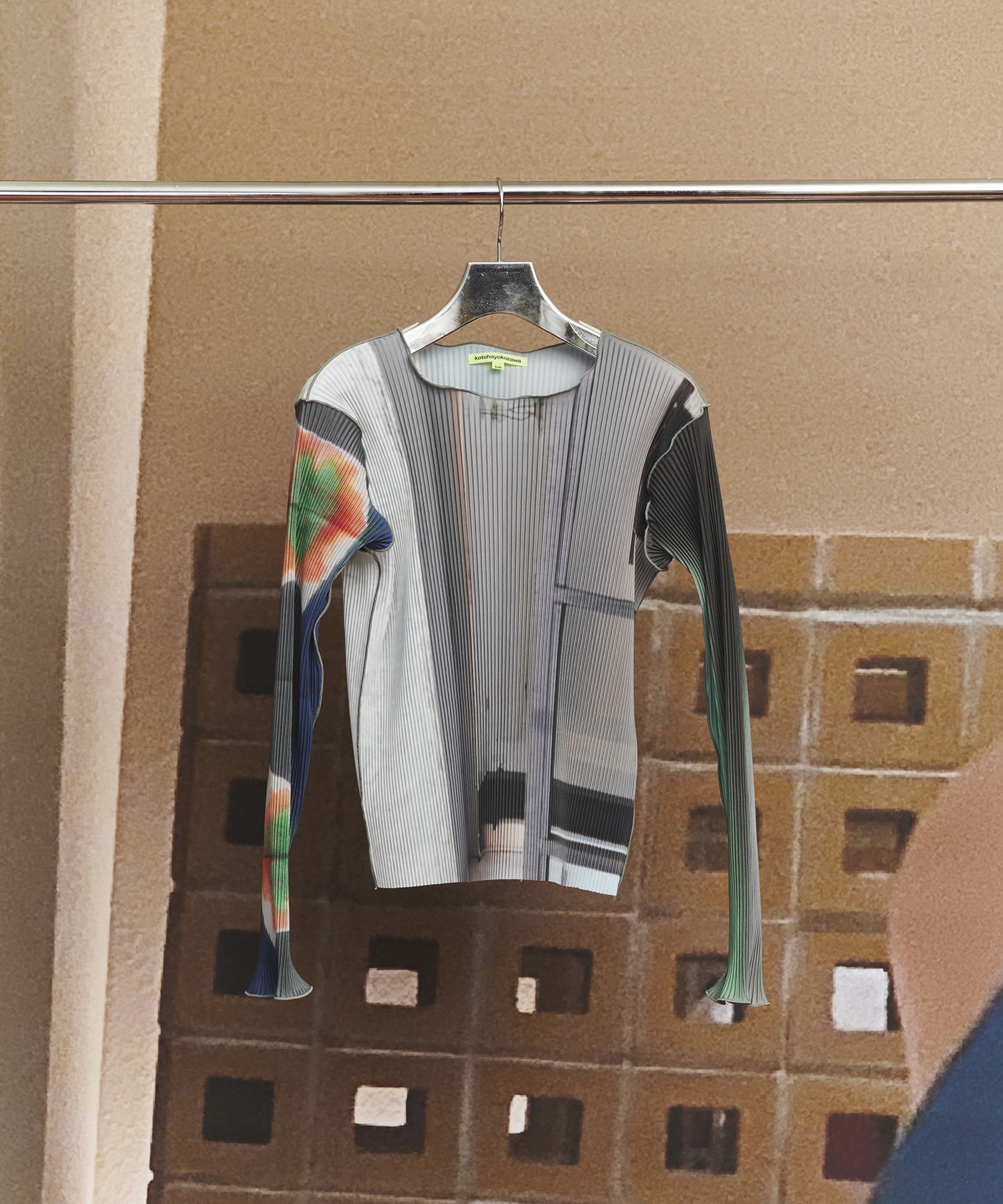 GRAPHIC TOP