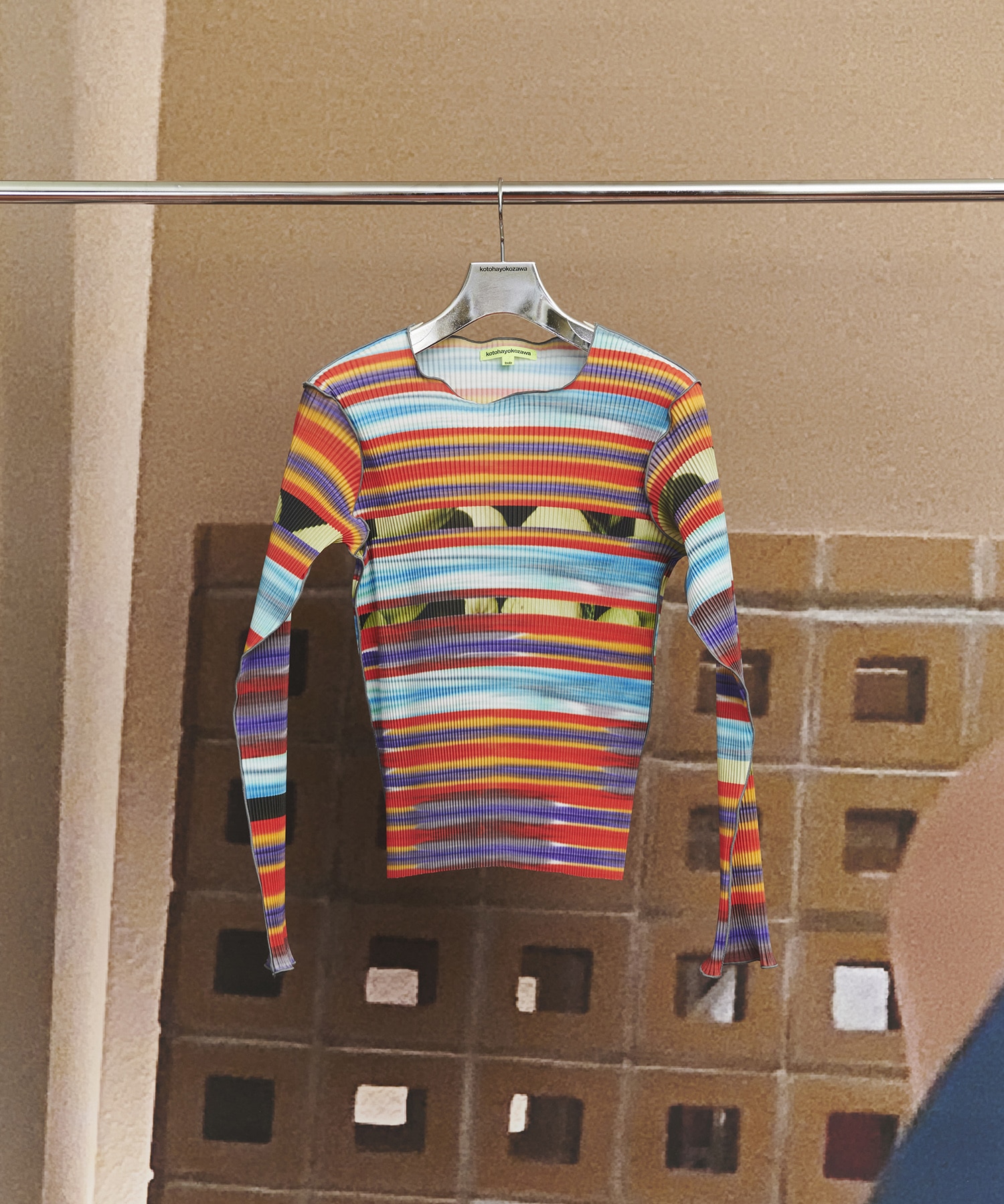 GRAPHIC TOP