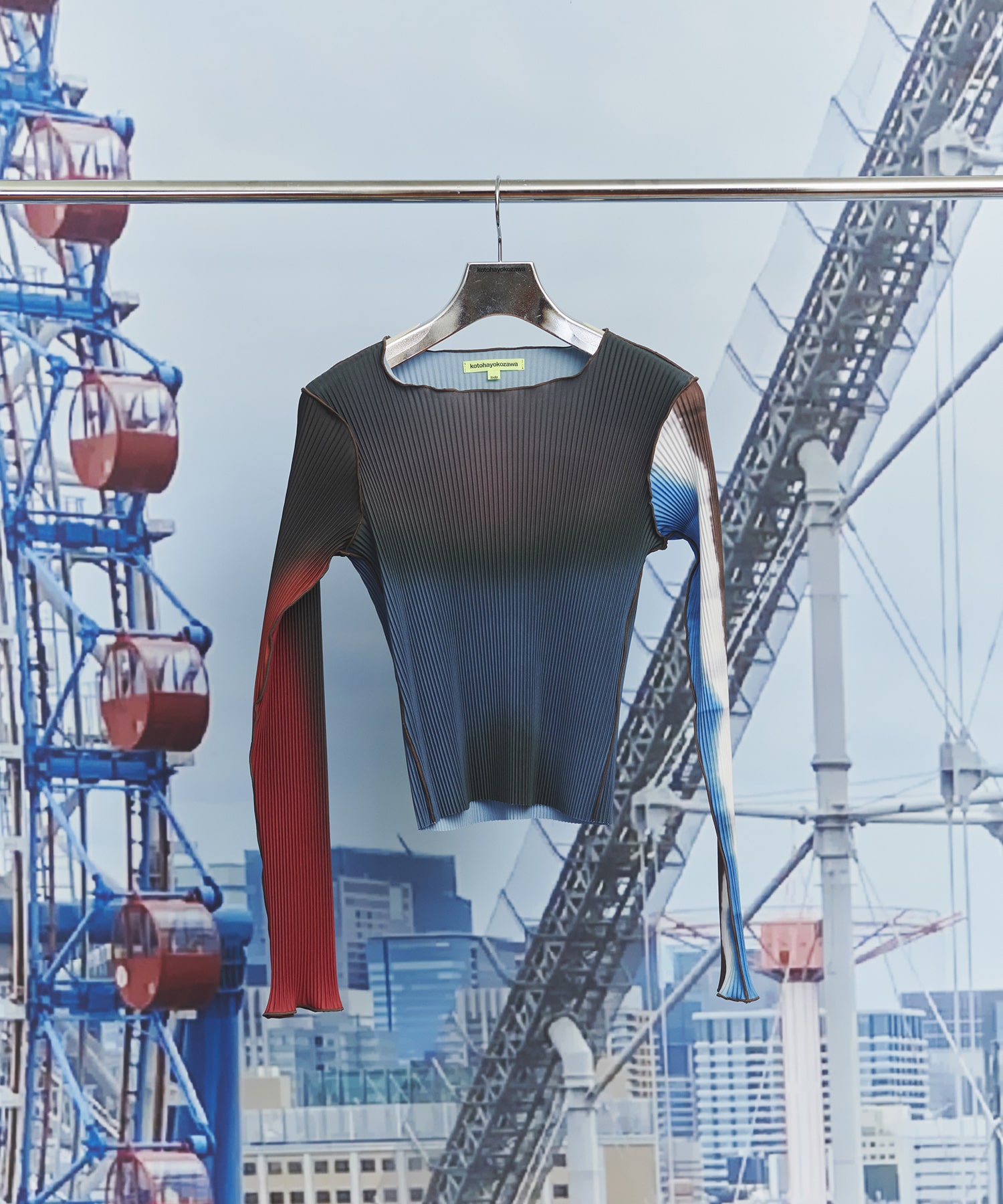 GRAPHIC TINY TOP