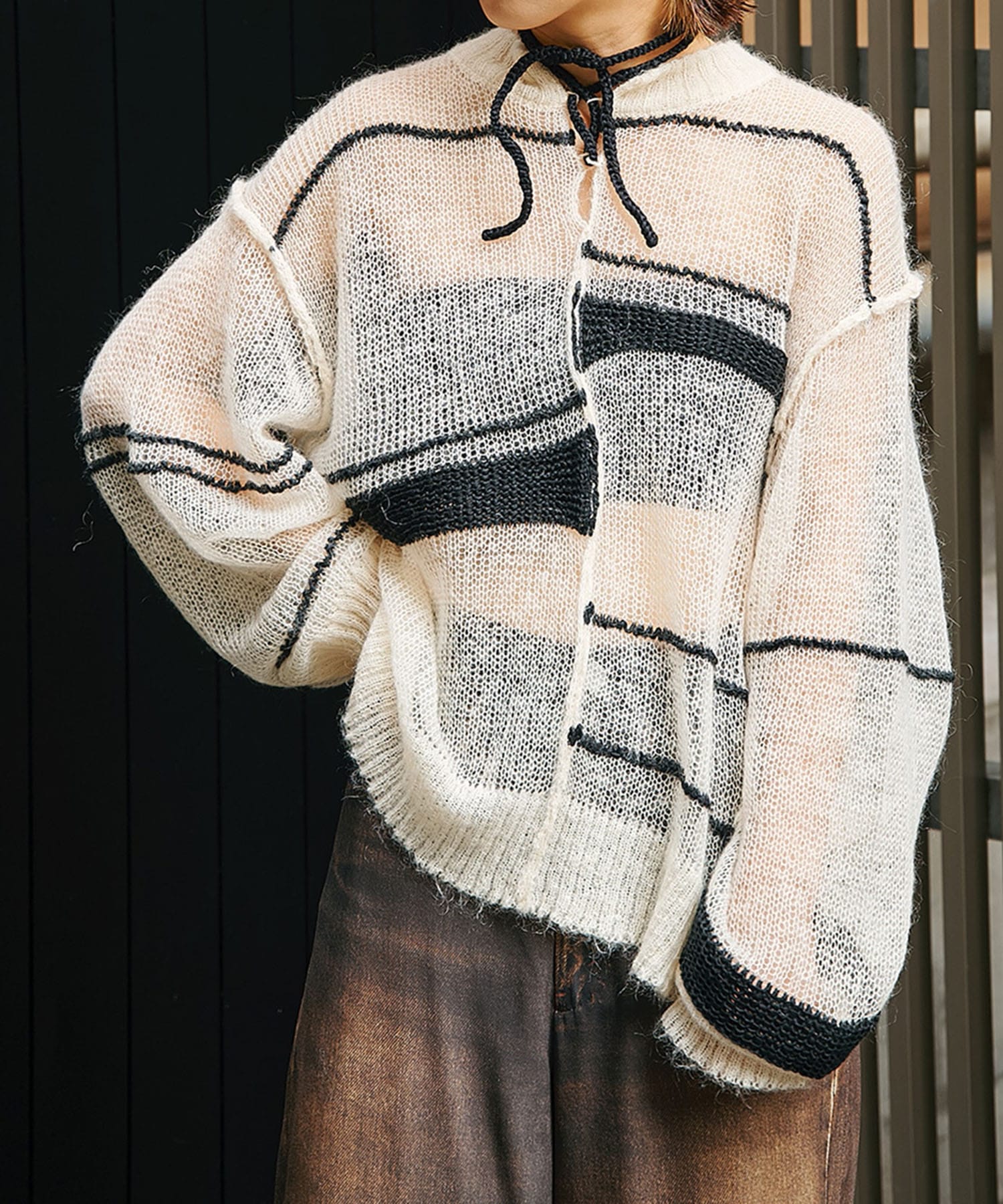 RANDOM BORDER LACE UP PULLOVER