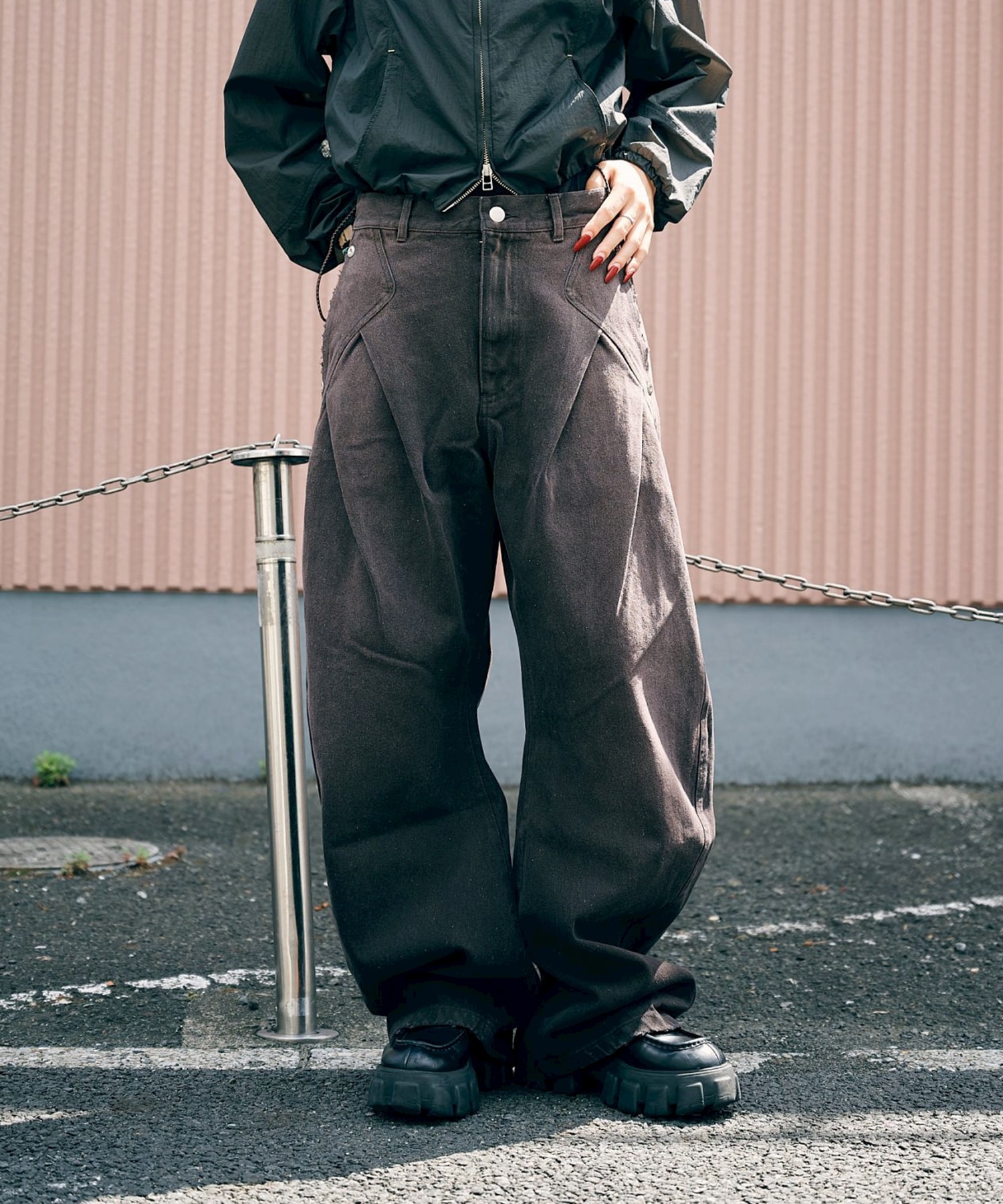 CURVED LEG JEANS