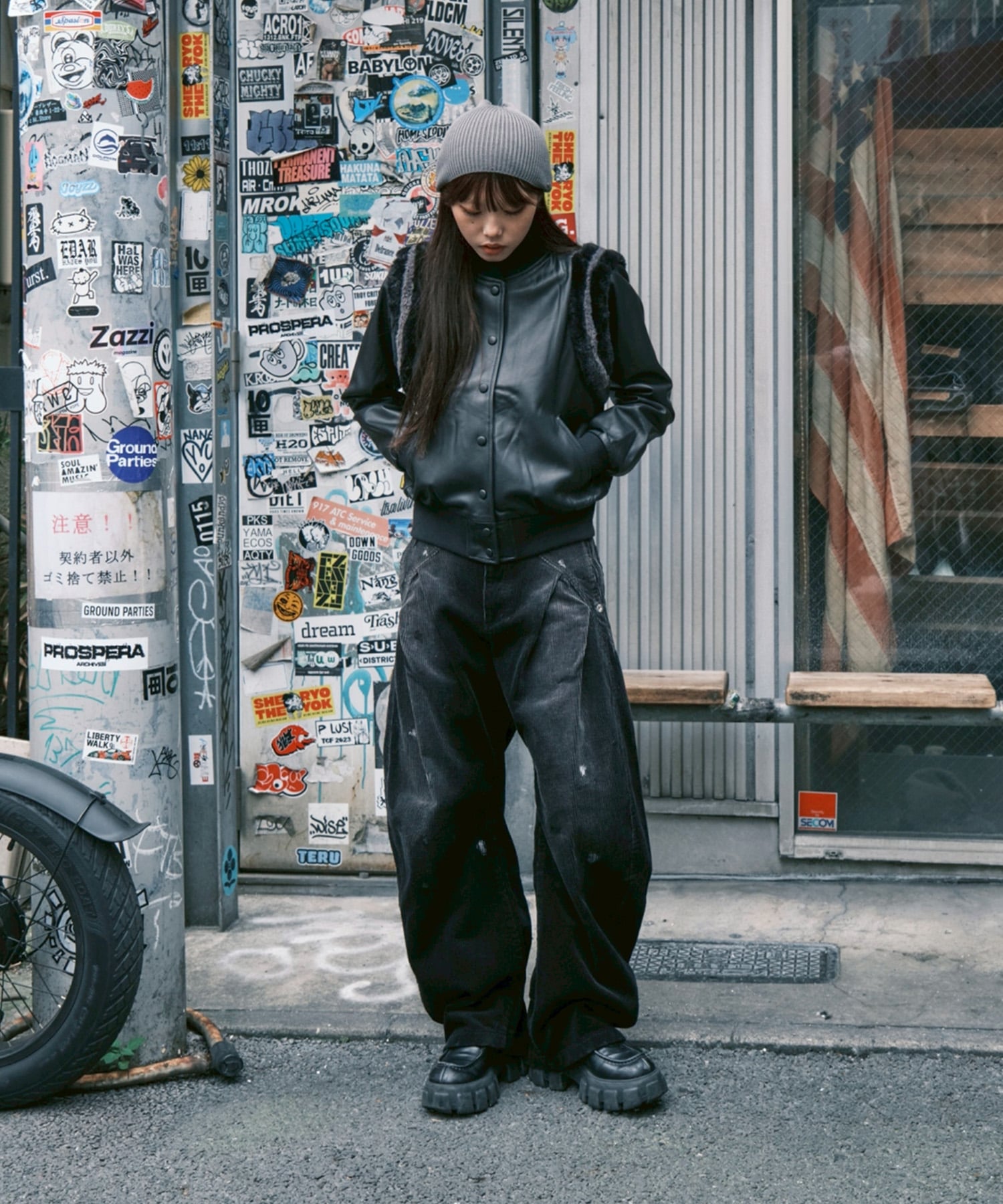 CORDUROY BLAST PAINT CURVED LEG PANTS