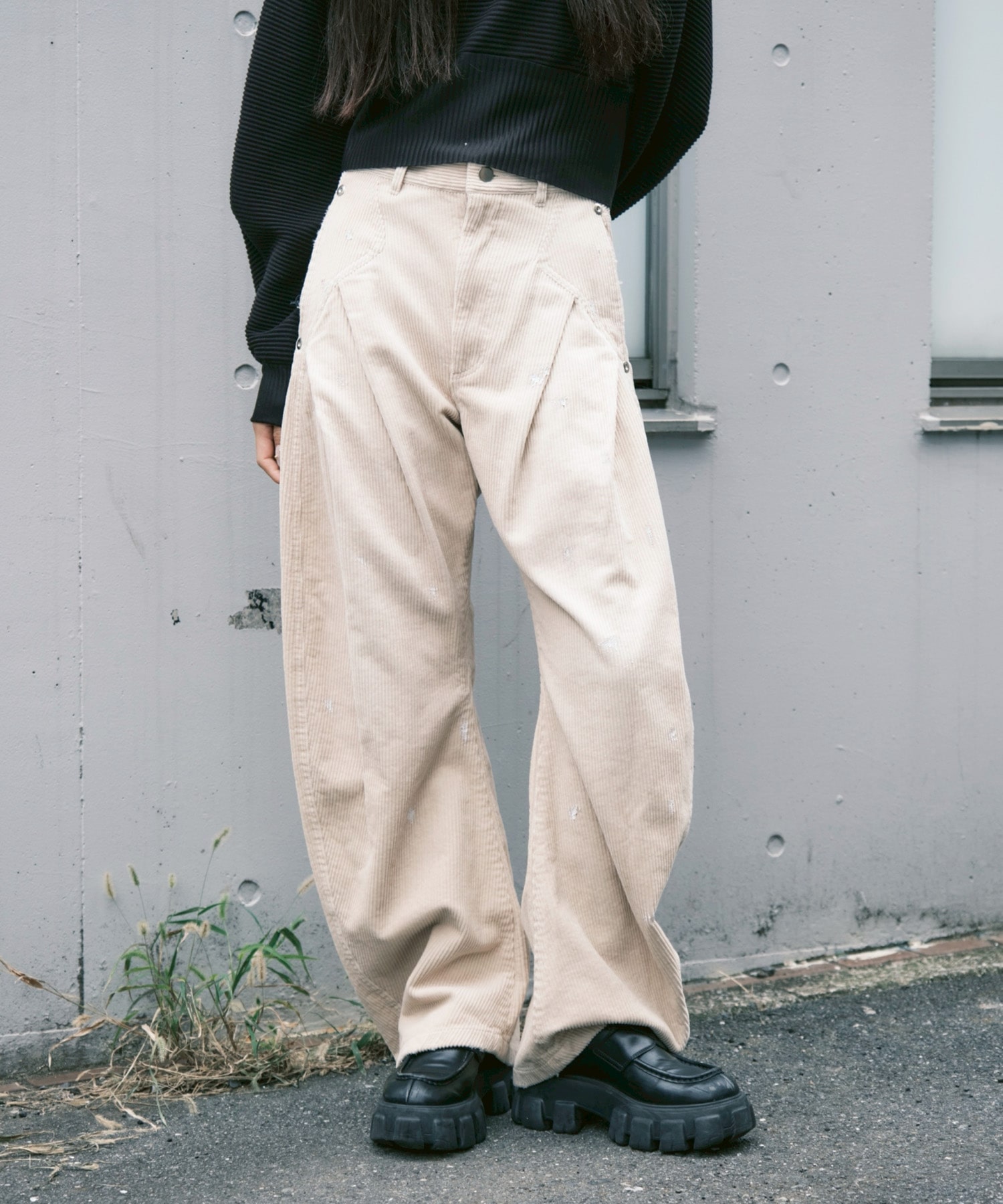 CORDUROY BLAST PAINT CURVED LEG PANTS