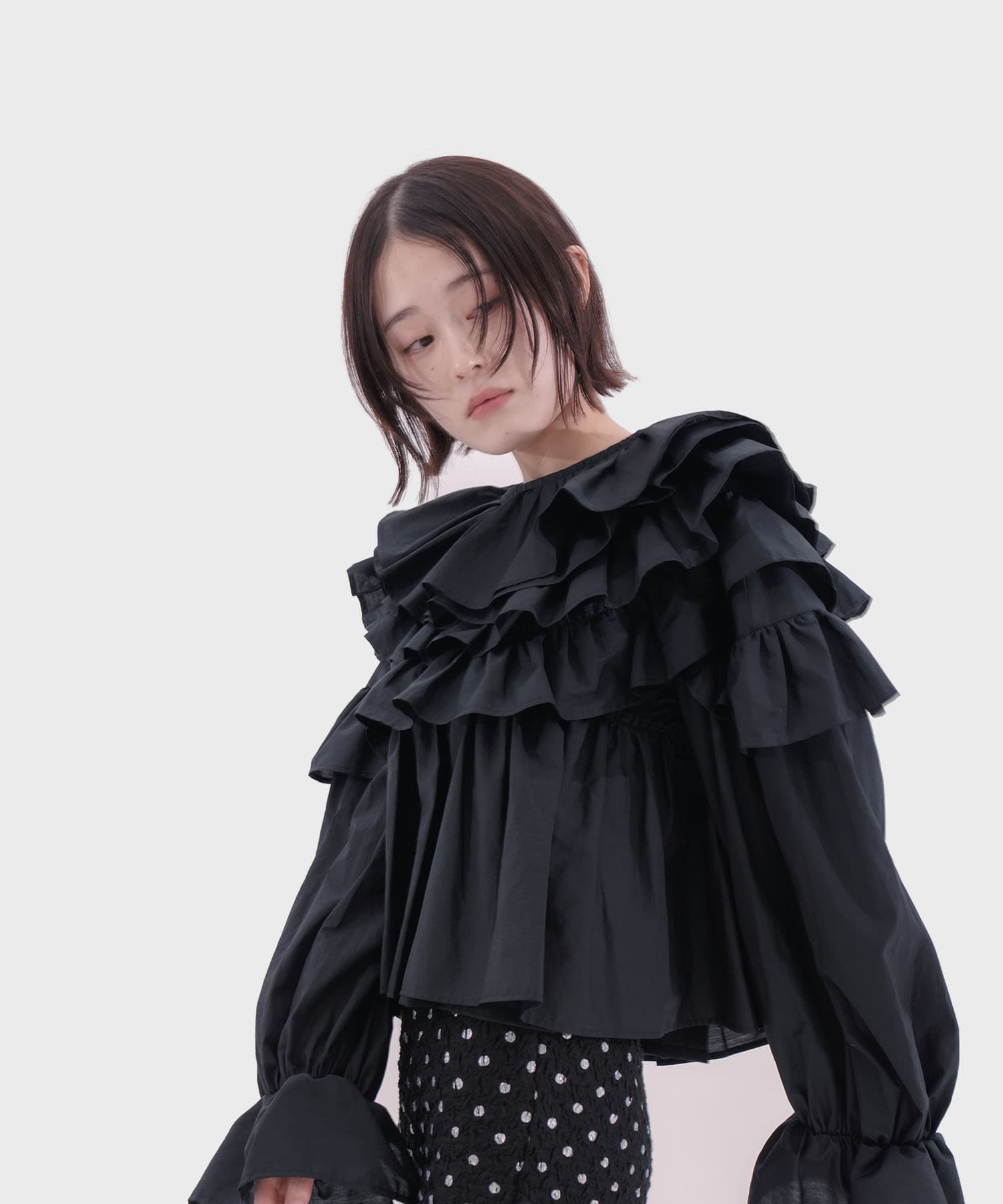 Frilled volume blouse