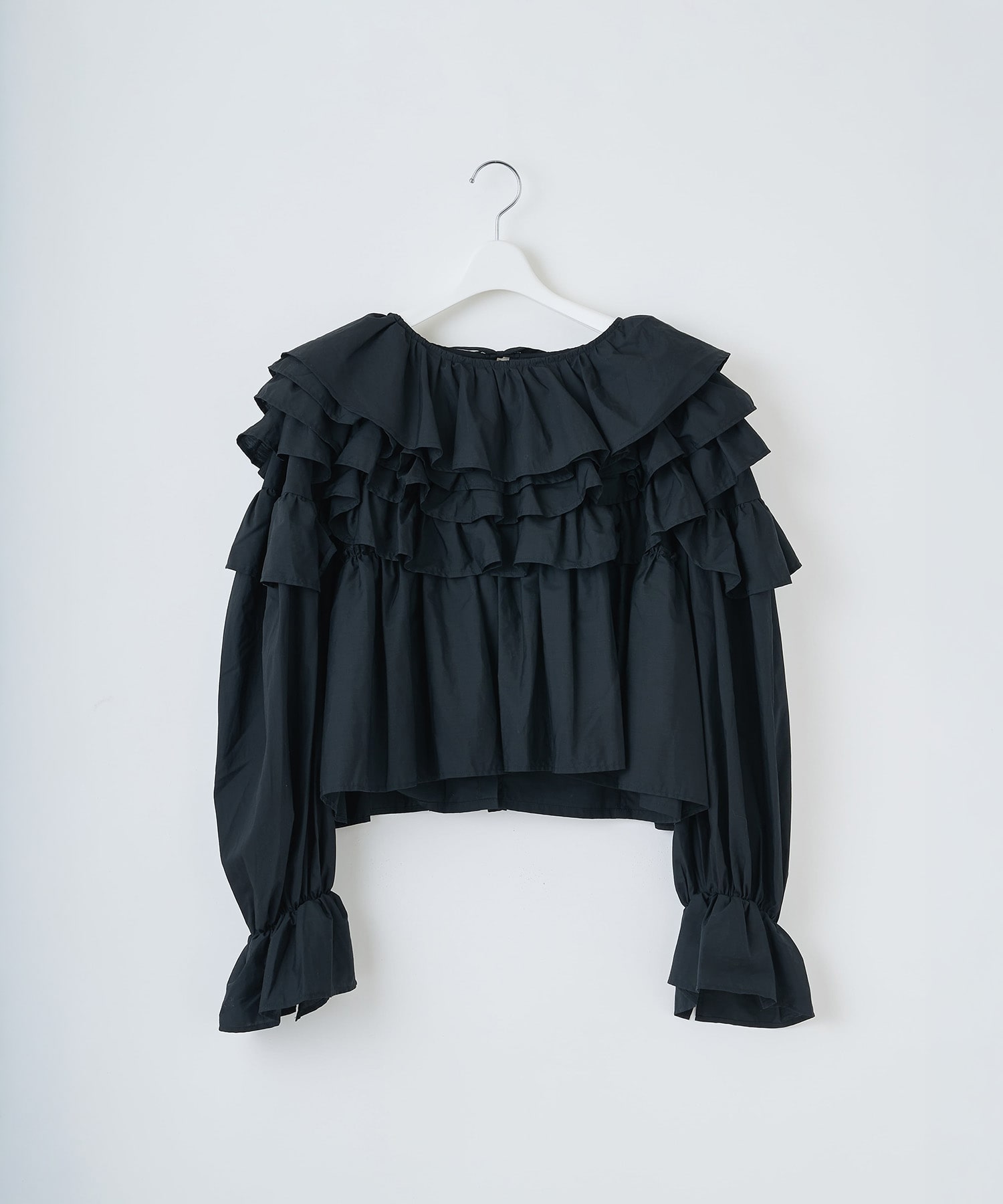 Frilled volume blouse